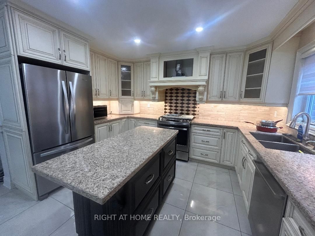 36 Ellerby Square N, Vaughan, ON L4L 1N1