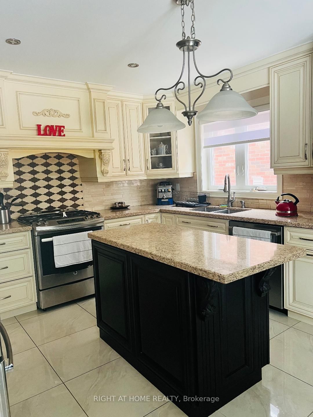 36 Ellerby Square N, Vaughan, ON L4L 1N1 photo 2