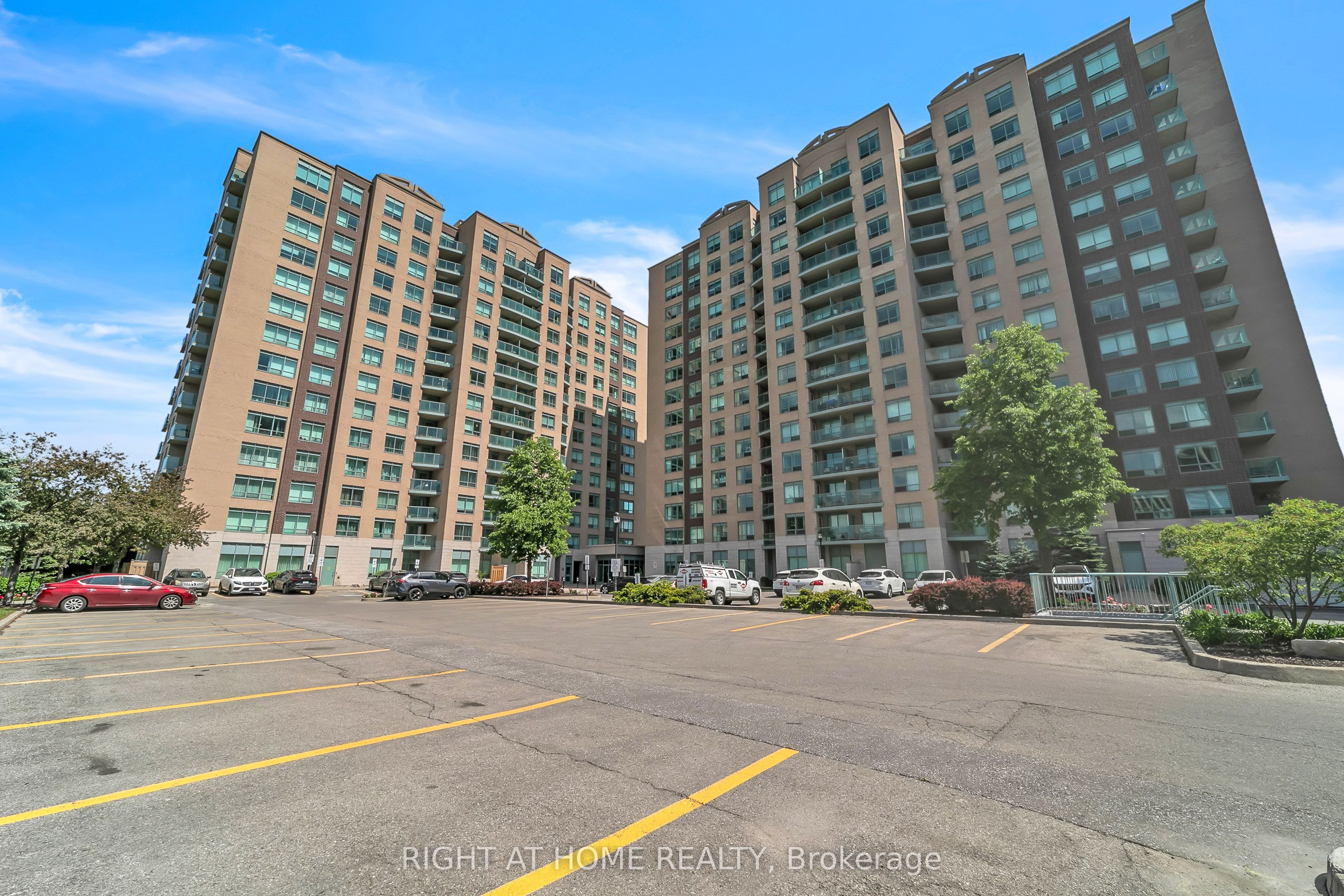 11 Oneida Crescent 1202, Richmond Hill, ON L4B 0A1 photo 5