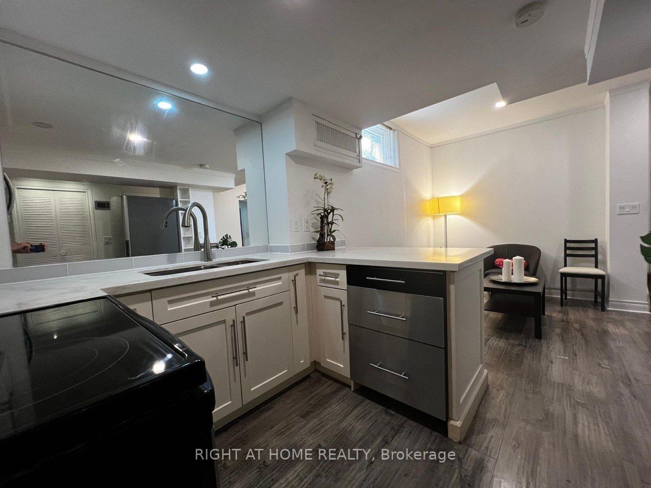24 Jondan ( Basemnet) Crescent, Markham, ON L3T 3Z5