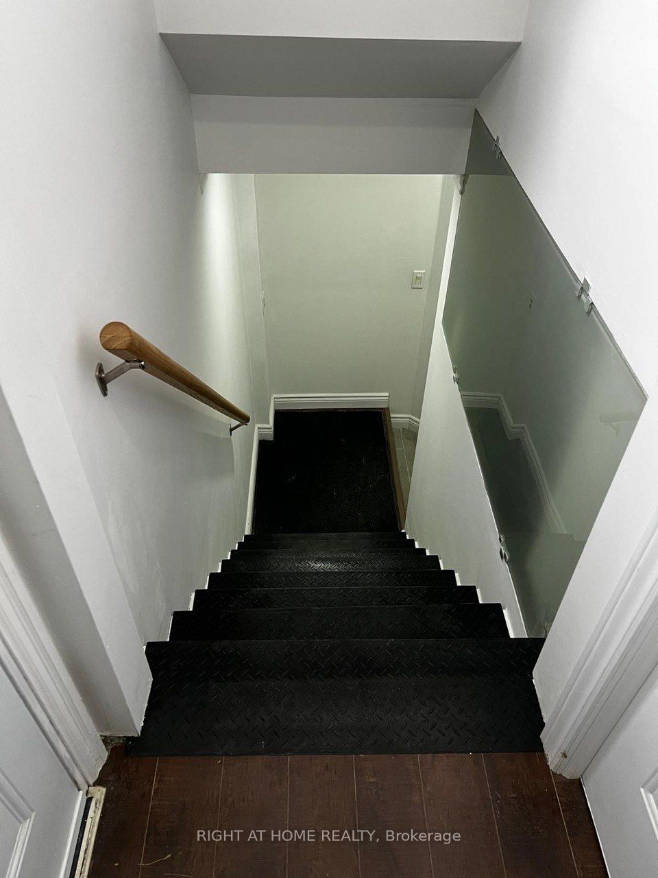 24 Jondan ( Basemnet) Crescent, Markham, ON L3T 3Z5 photo 3