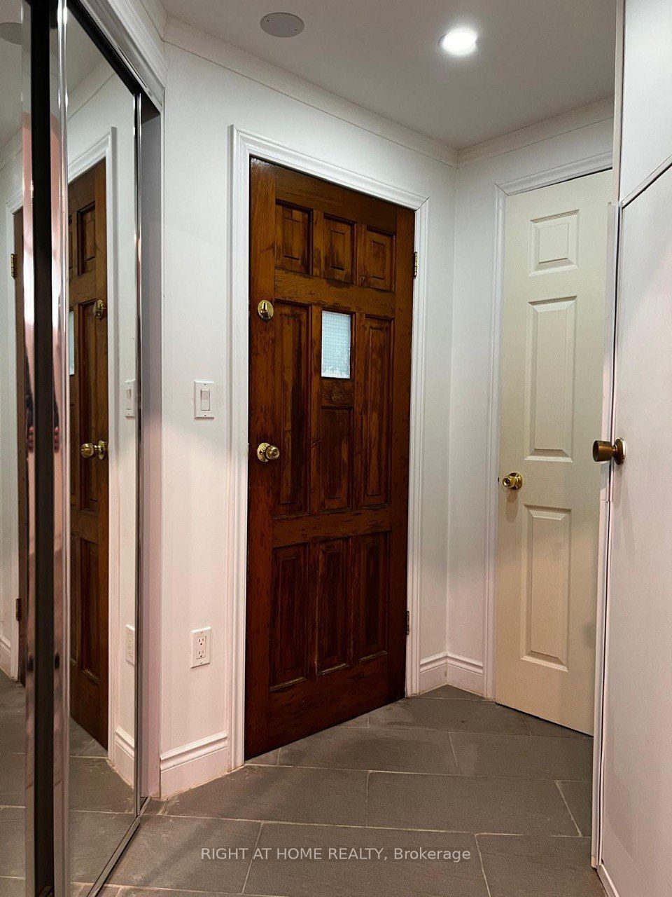 24 Jondan ( Basemnet) Crescent, Markham, ON L3T 3Z5 photo 4