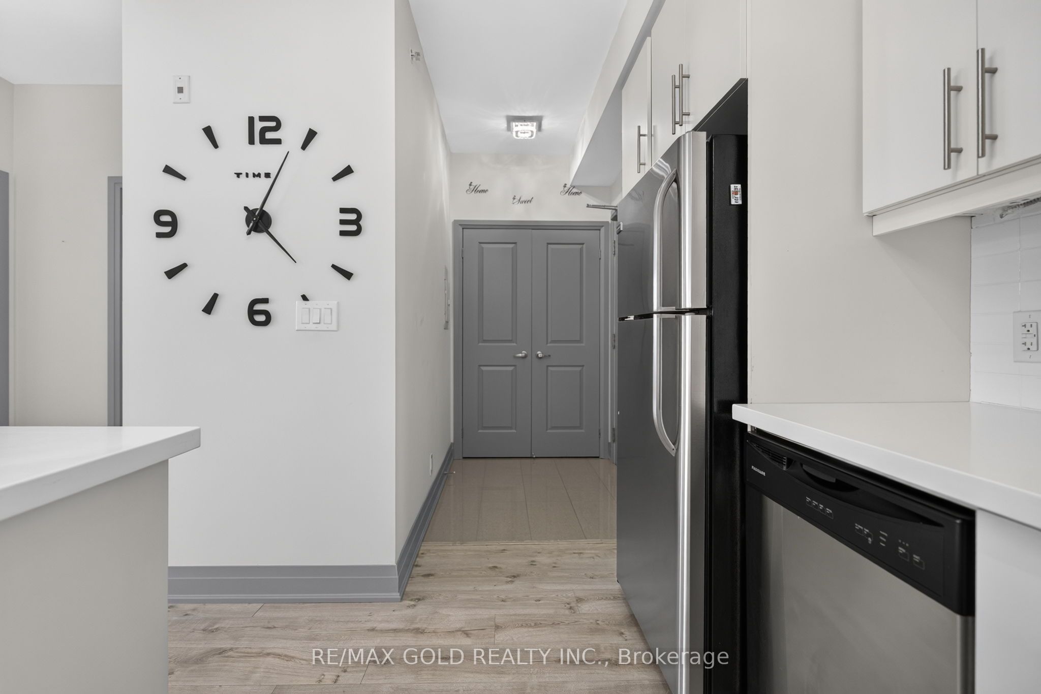 24 Woodstream Boulevard 909, Vaughan, ON L4L 8C4