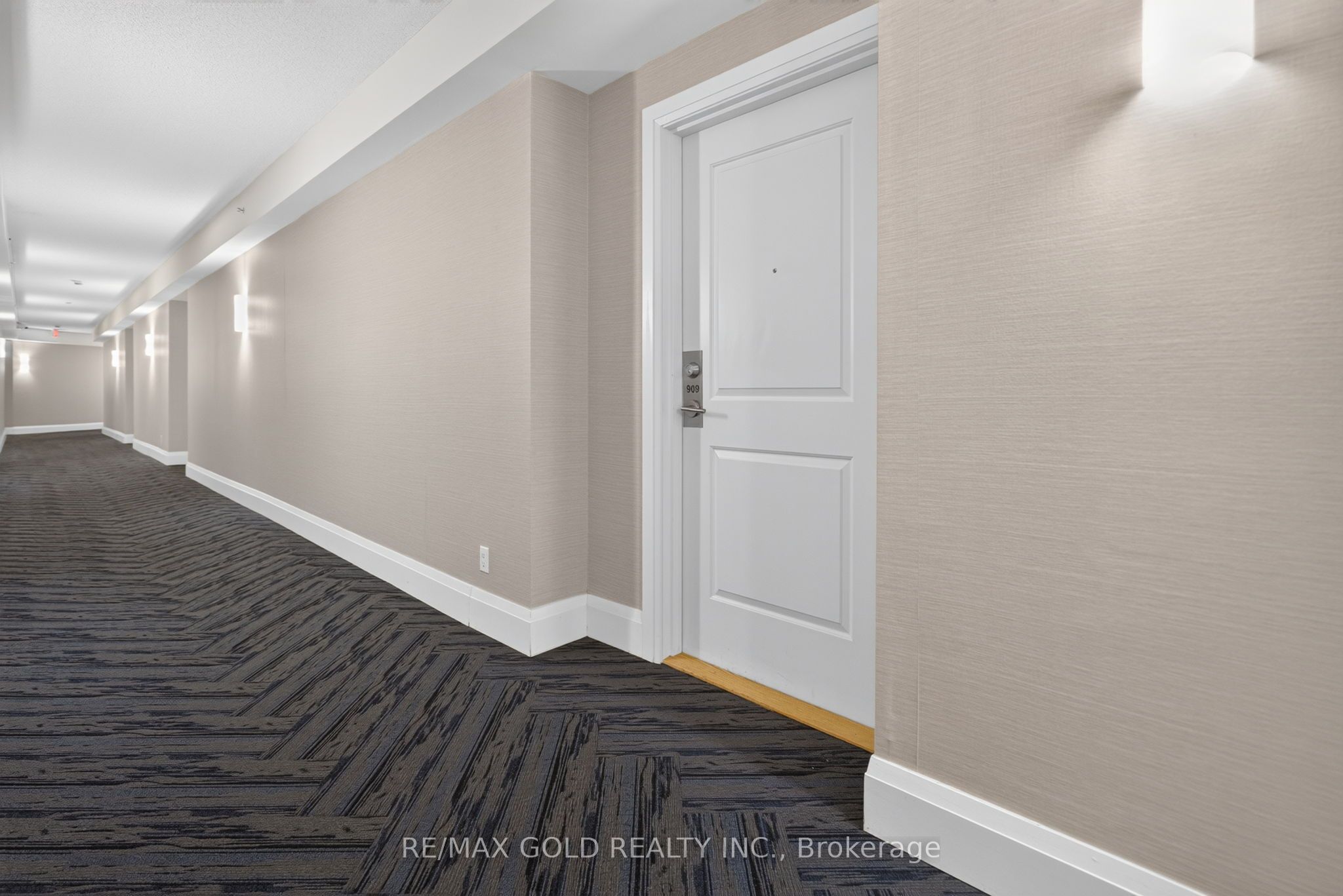 24 Woodstream Boulevard 909, Vaughan, ON L4L 8C4 photo 2
