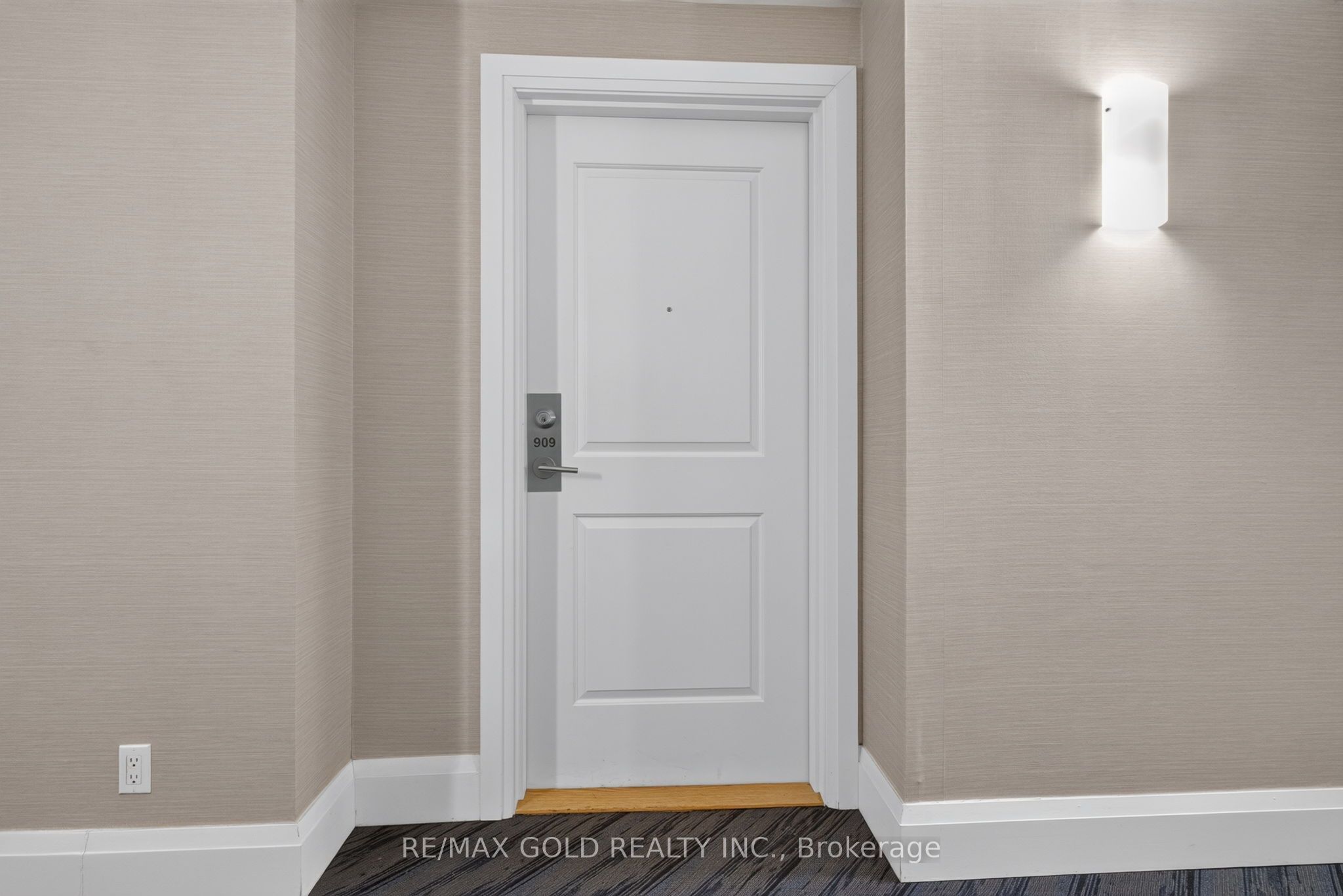 24 Woodstream Boulevard 909, Vaughan, ON L4L 8C4 photo 3