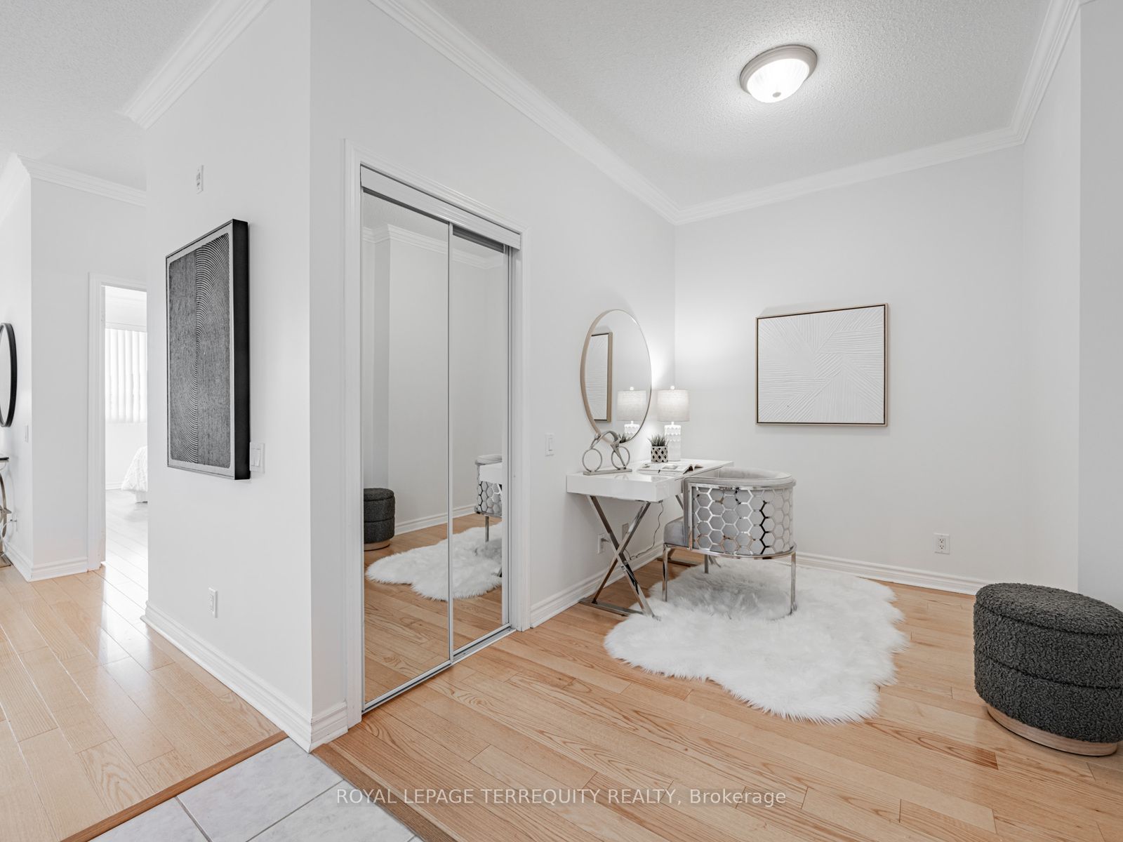 11121 Yonge Street 215, Richmond Hill, ON L4C 0S7 photo 2