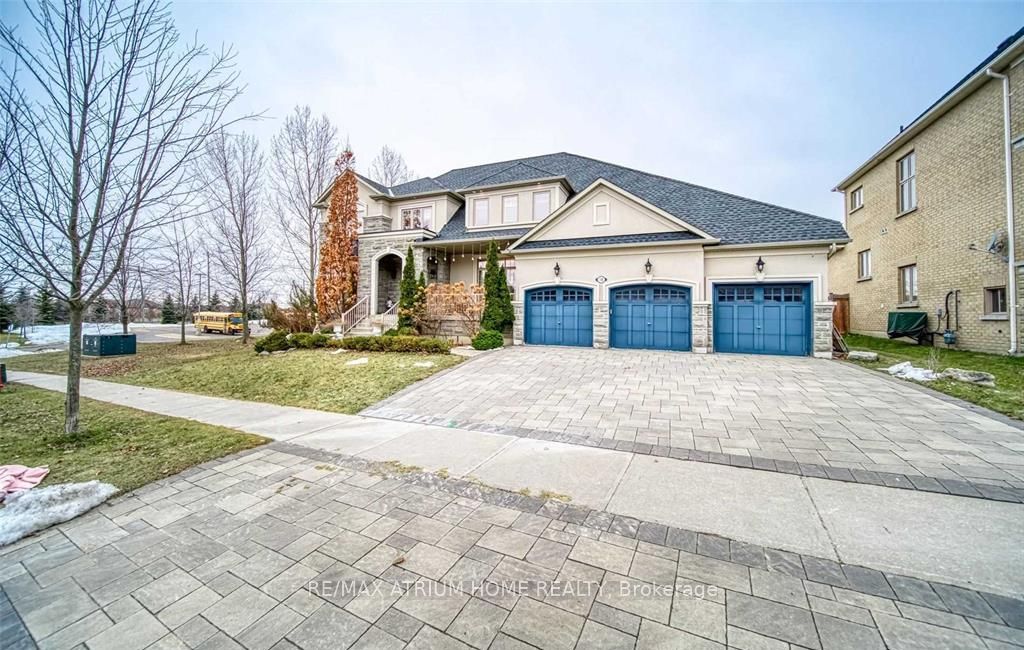 18 Soleil Boulevard, Aurora, ON L4G 0H4