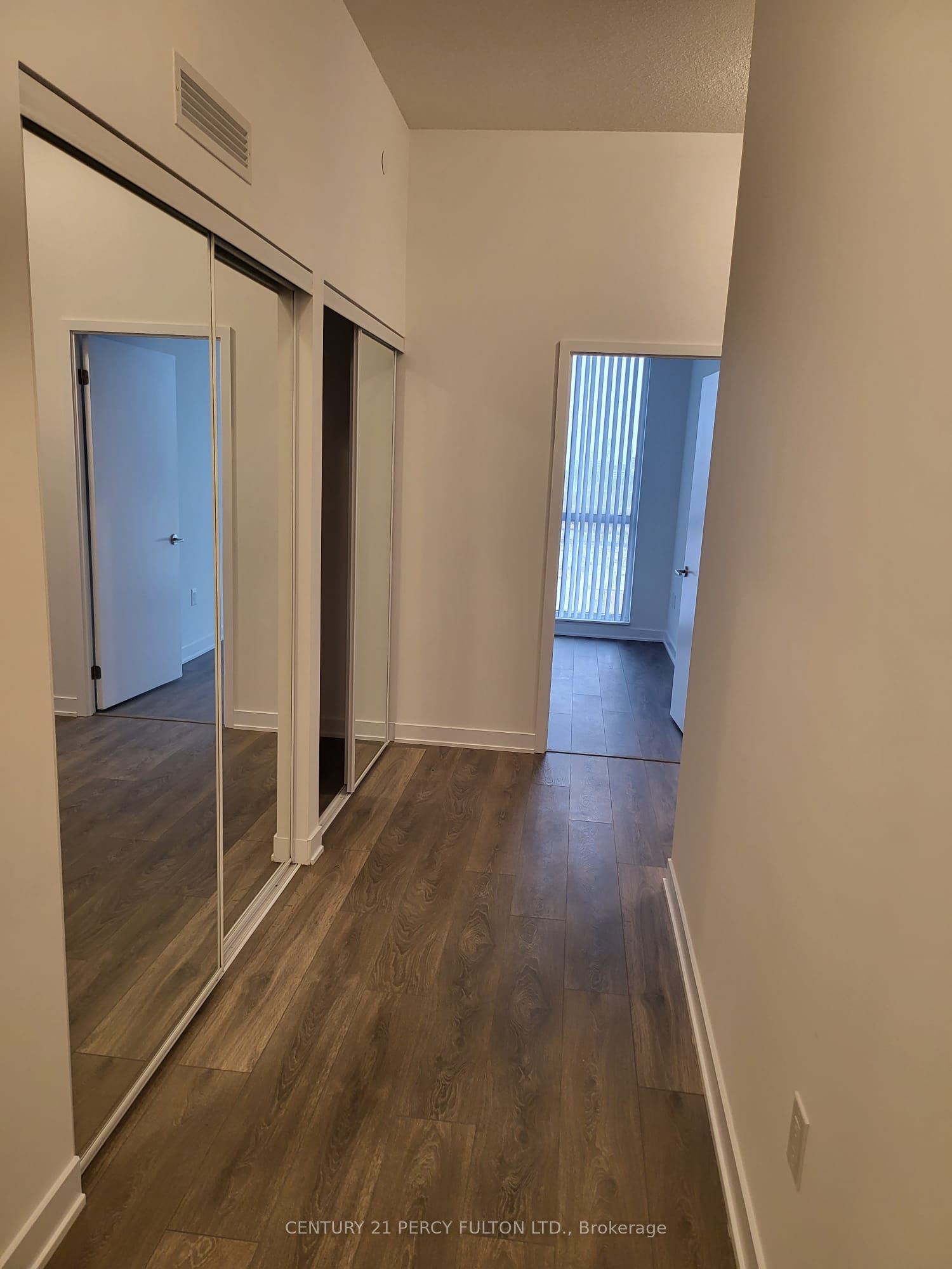 10 Honeycrisp Crescent 512, Vaughan, ON L4K 0M7 photo 5