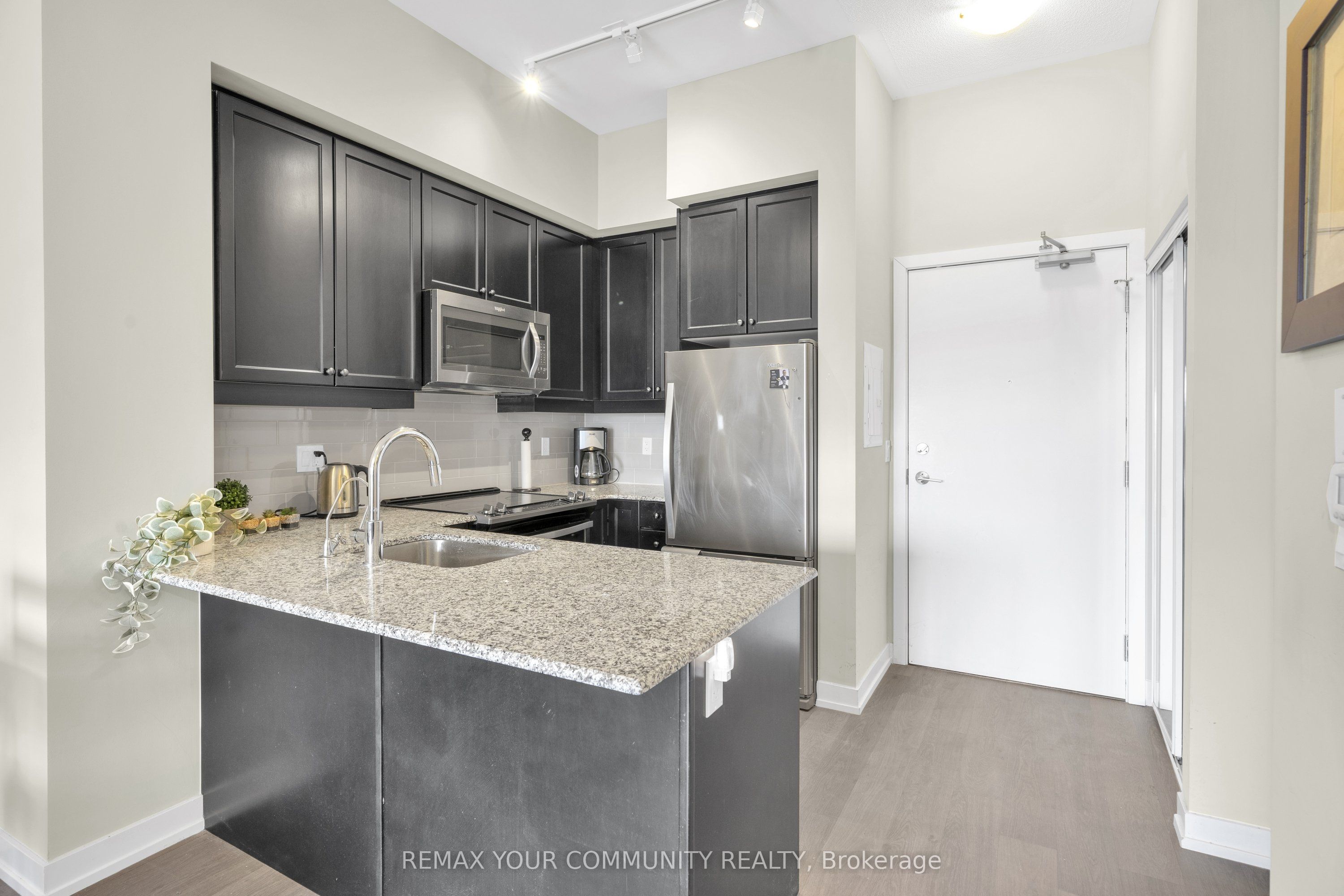 555 William Graham Drive PH401, Aurora, ON L4G 3H9 photo 2