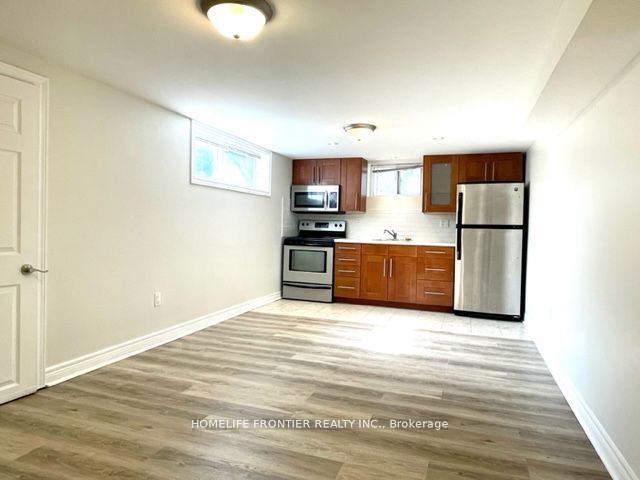 981 Davis Drive Bsmnt, Newmarket, ON L3Y 2R7 photo 2