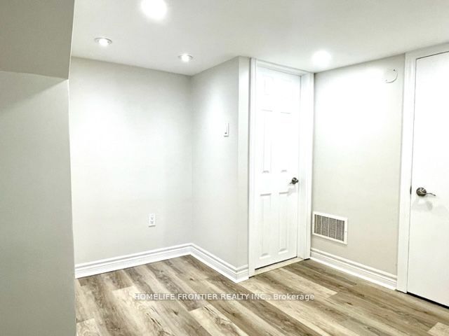 981 Davis Drive Bsmnt, Newmarket, ON L3Y 2R7 photo 5