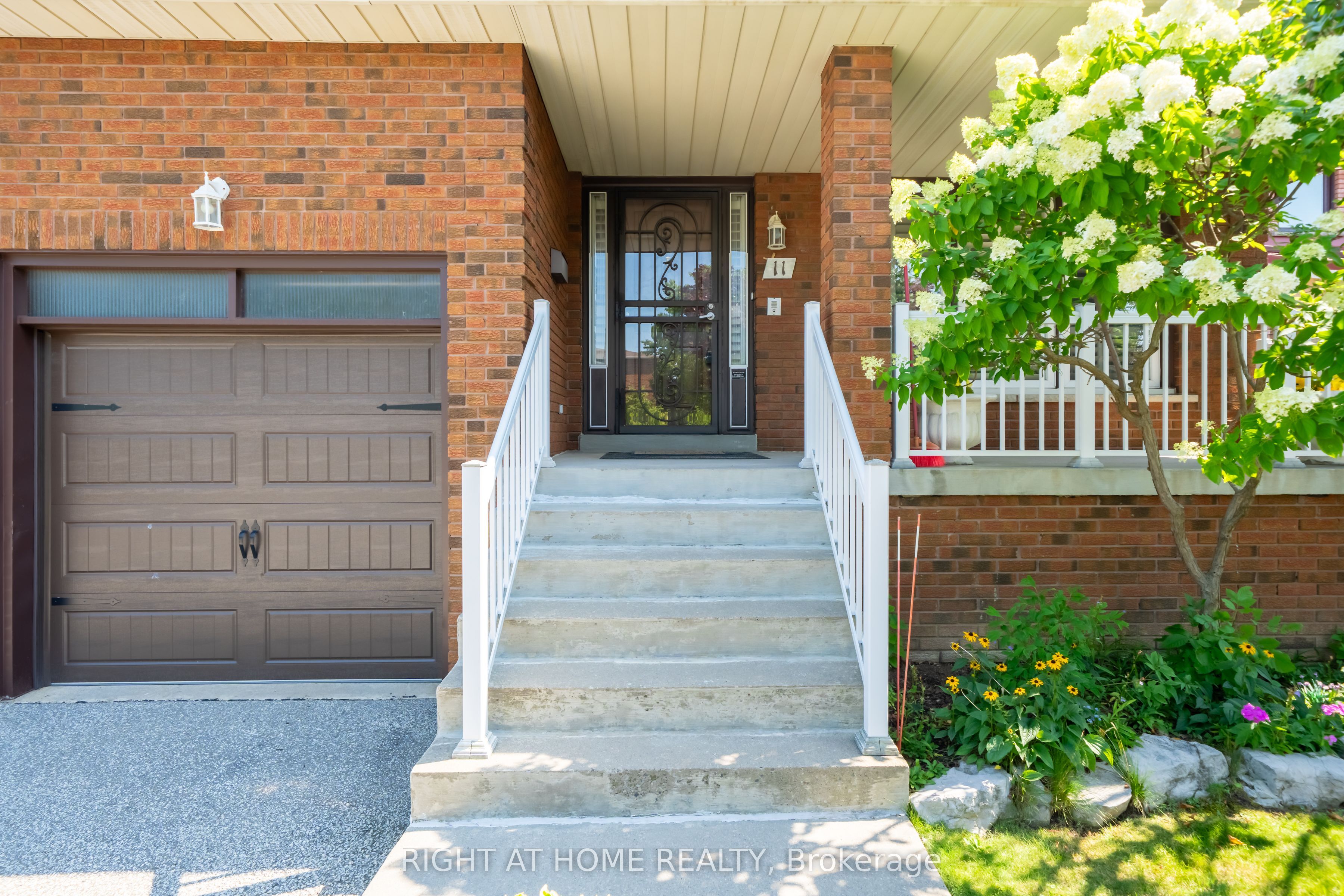 11 Timber Lane, Vaughan, ON L4L 3J6 photo 2
