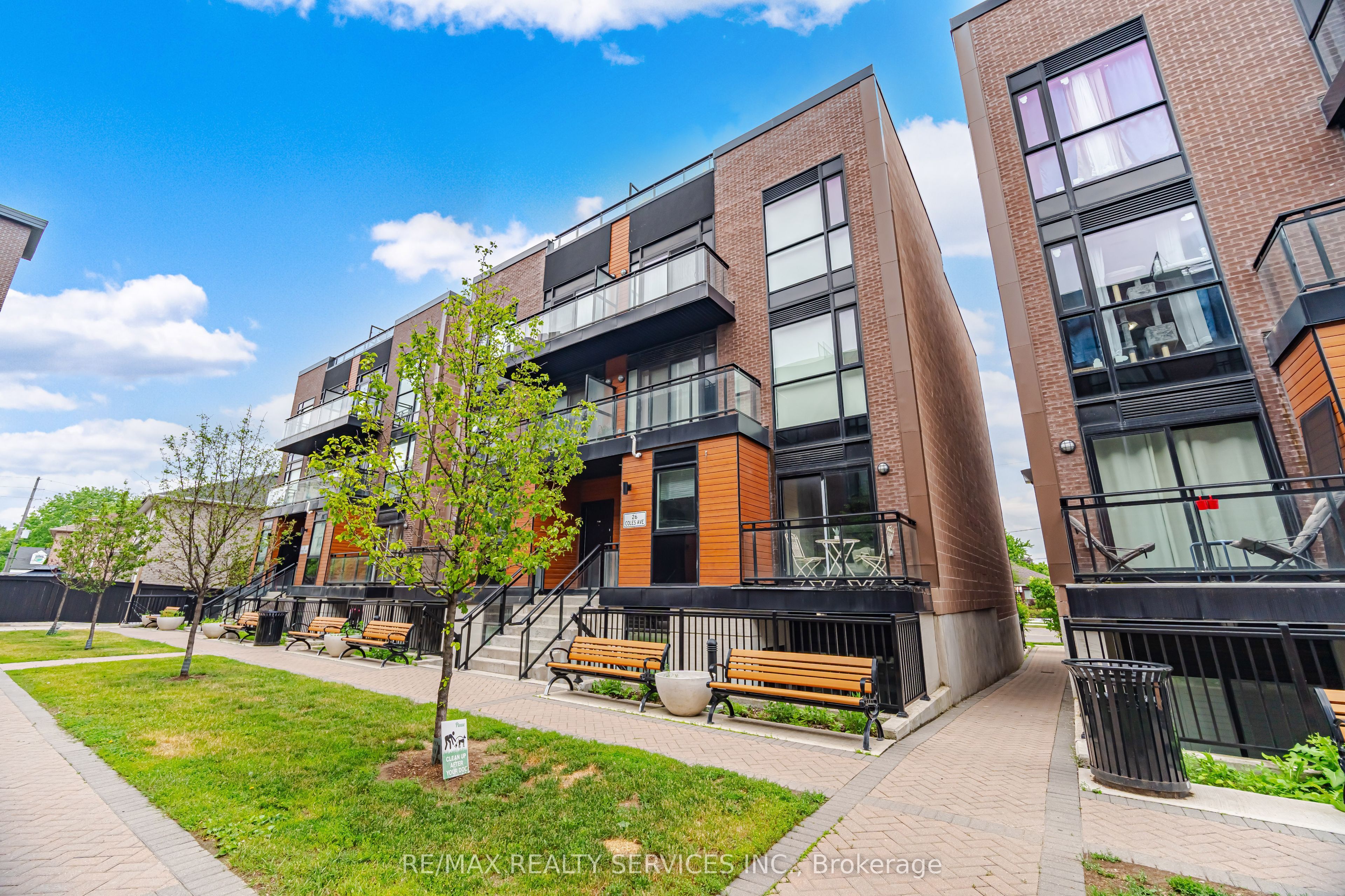 26 Coles Avenue 302, Vaughan, ON L4L 0J1 photo 2