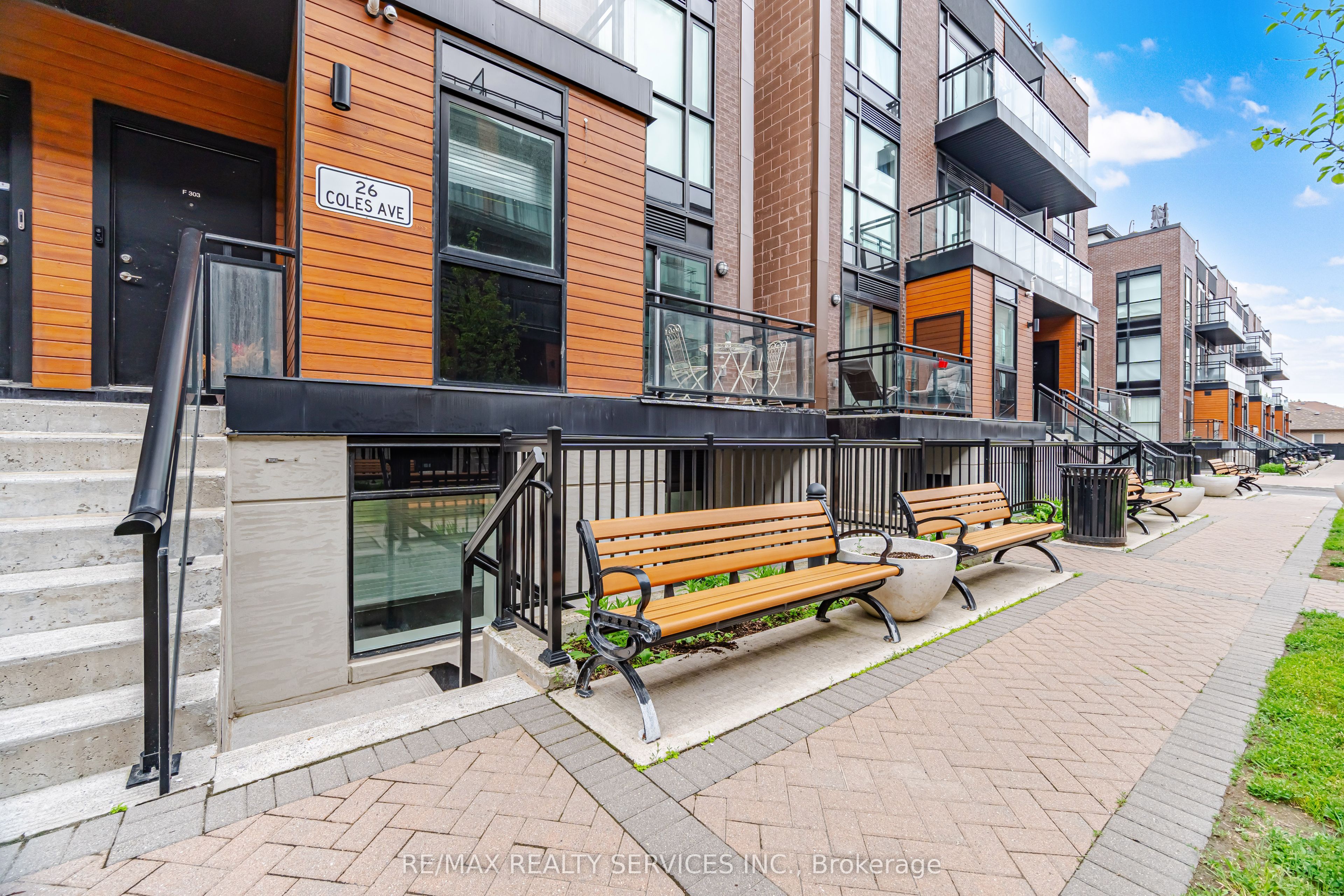 26 Coles Avenue 302, Vaughan, ON L4L 0J1 photo 3