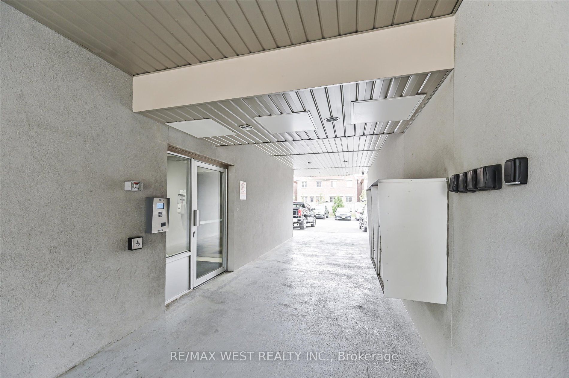 3865 Major Mackenzie Drive 219, Vaughan, ON L4H 4P4 photo 5