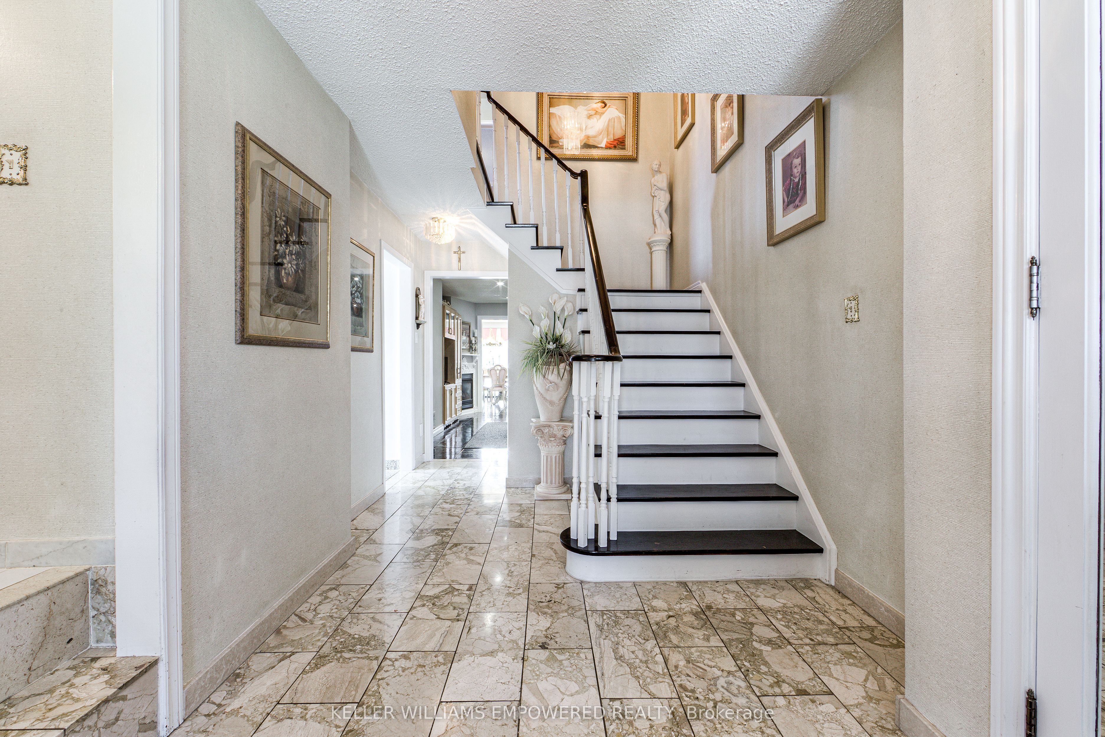 79 Oakmount Crescent, Vaughan, ON L4K 2C2 photo 2