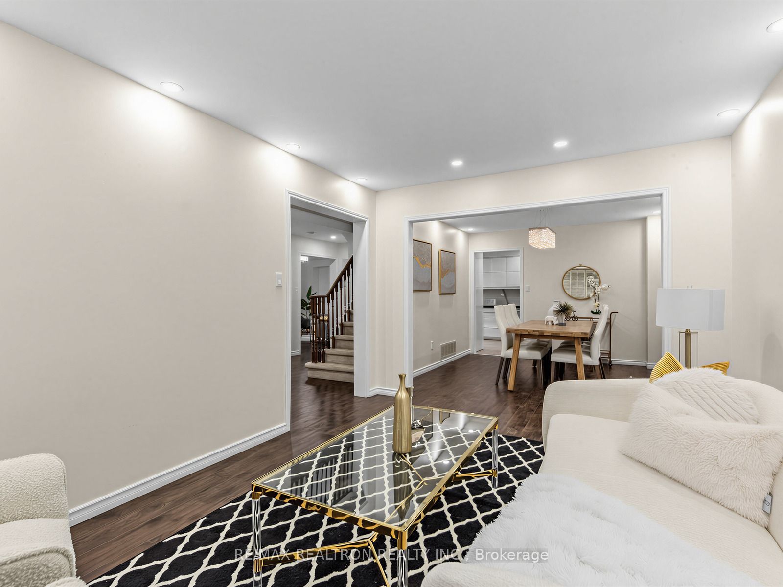 328 Salisbury Lane, Newmarket, ON L3Y 8A6 photo 5