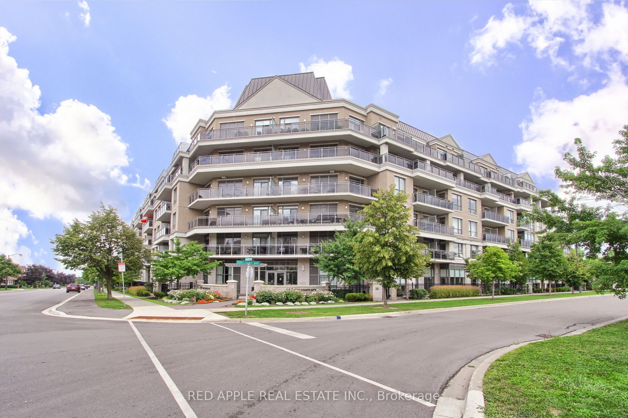 111 Civic Square Gate 519, Aurora, ON L4G 0S6 photo 2