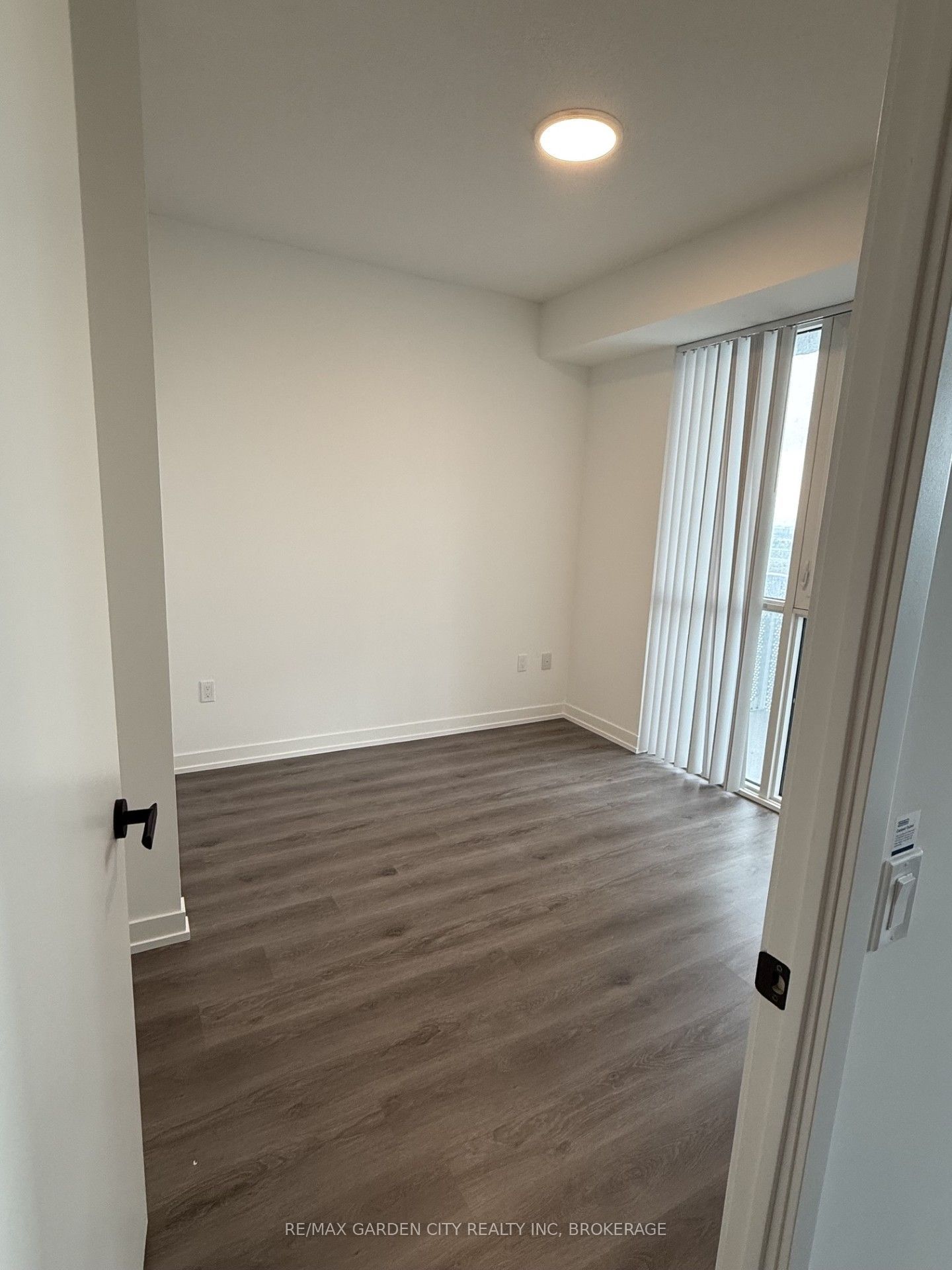 28 Interchange Way W 1701, Vaughan, ON L4K 0P8 photo 4
