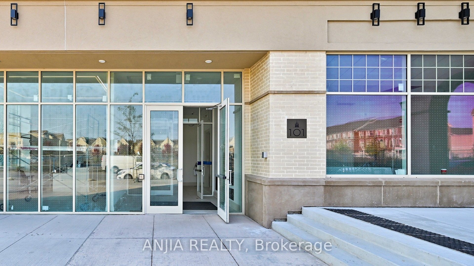 101 Cathedral High Street 303, Markham, ON L6C 0P1 photo 3