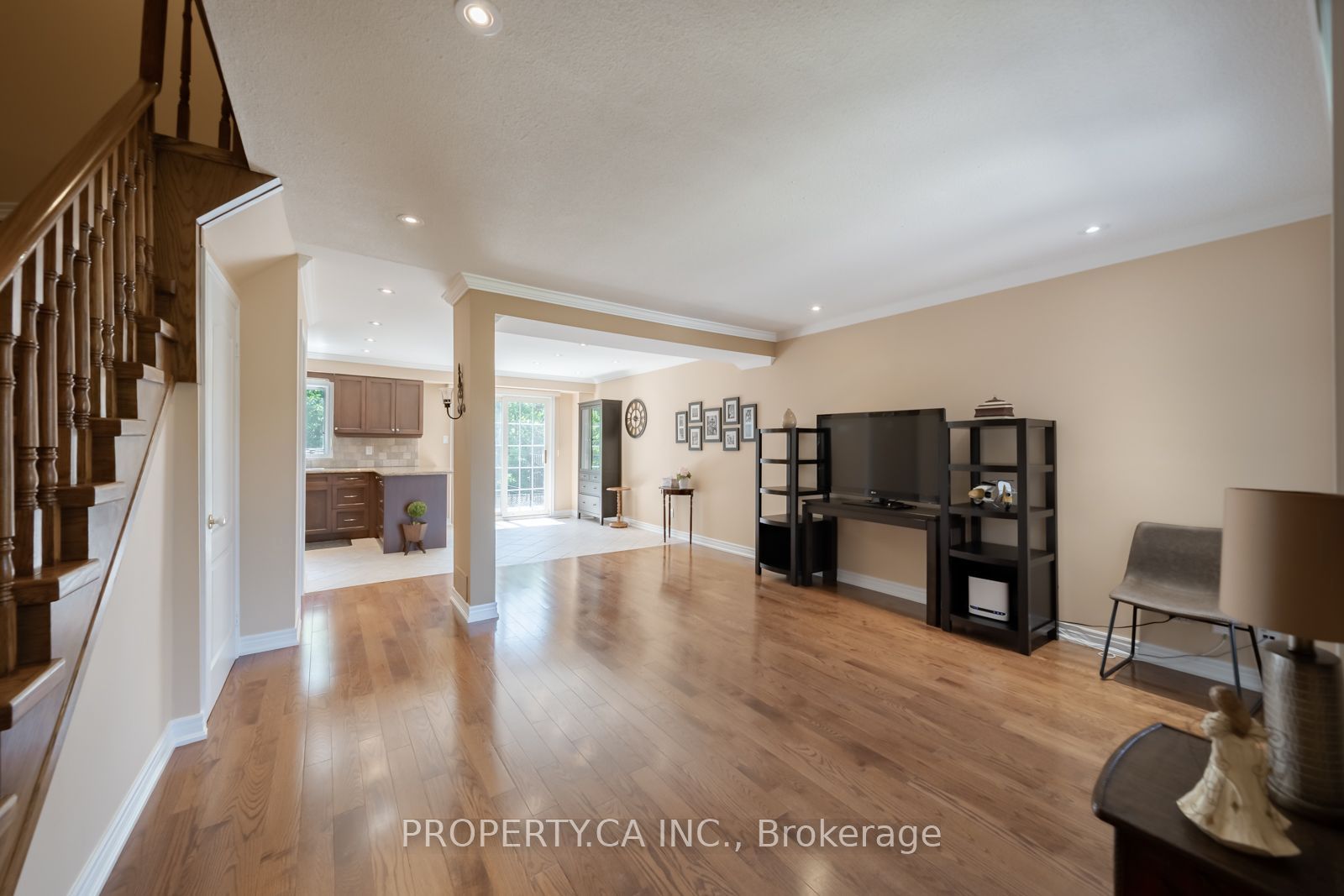 17 Boyne Highlands Court, Vaughan, ON L4K 1K4 photo 2