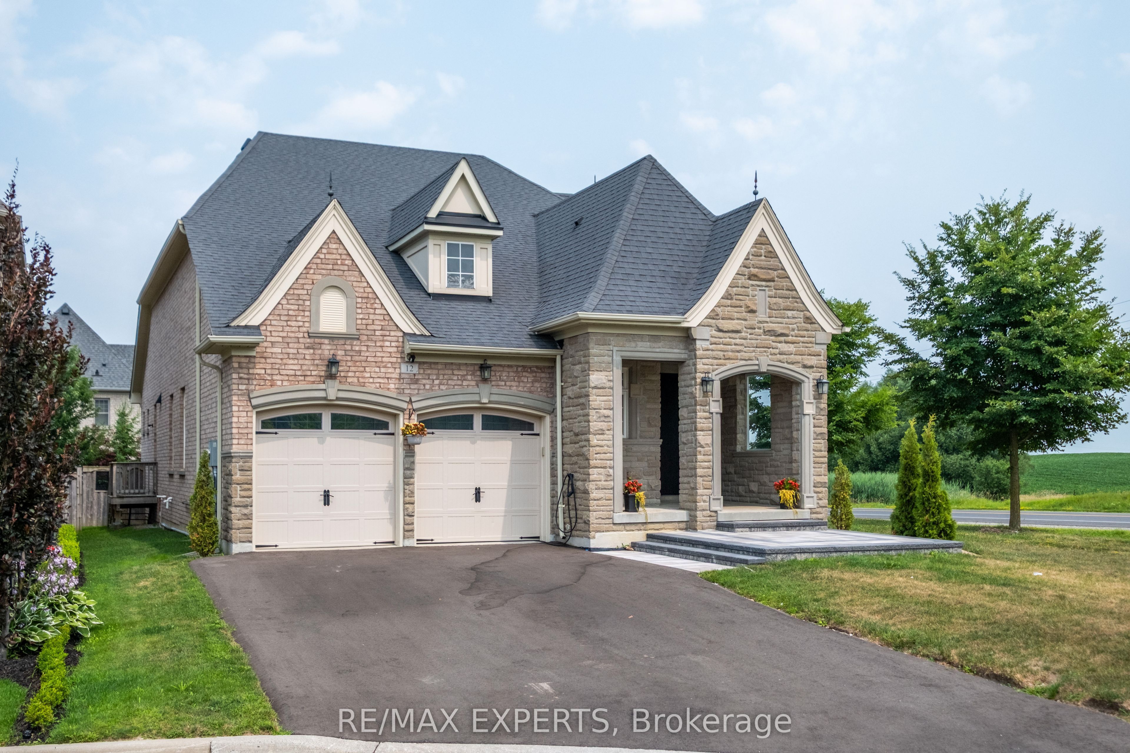 12 Valley Point Crescent, King, ON L7B 0B7 photo 2