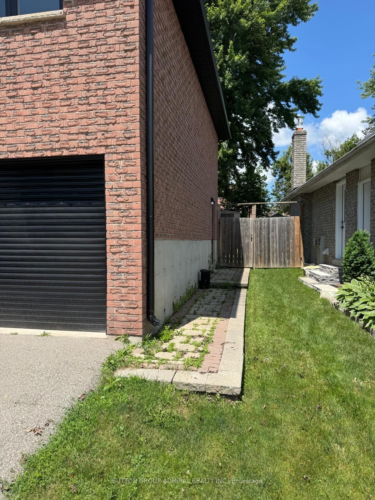 39 Crown Crescent (Basement), Bradford West Gwillimbury, ON L3Z 2M4 photo 3