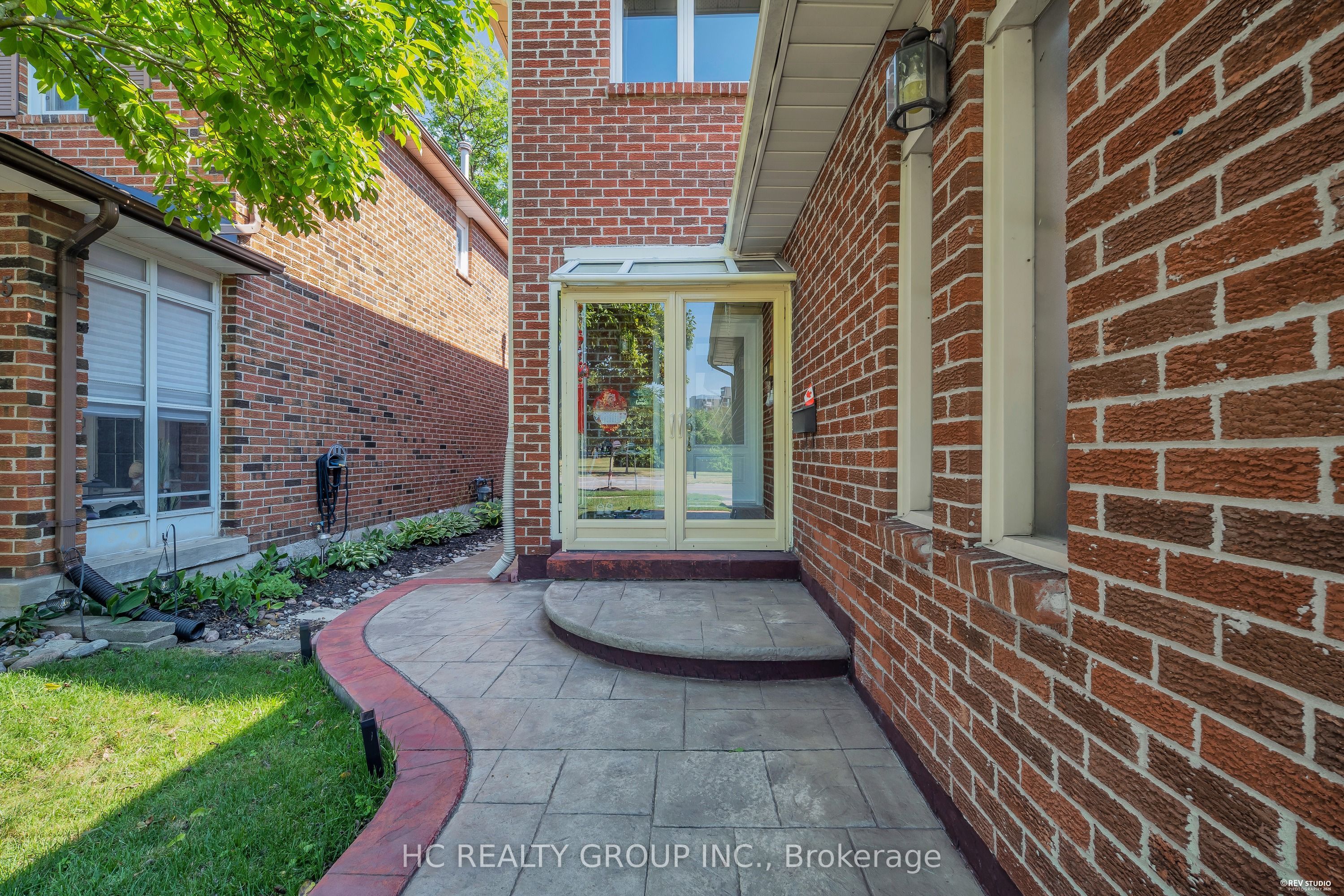 17 Pugsley Avenue, Richmond Hill, ON L4C 8B6 photo 3