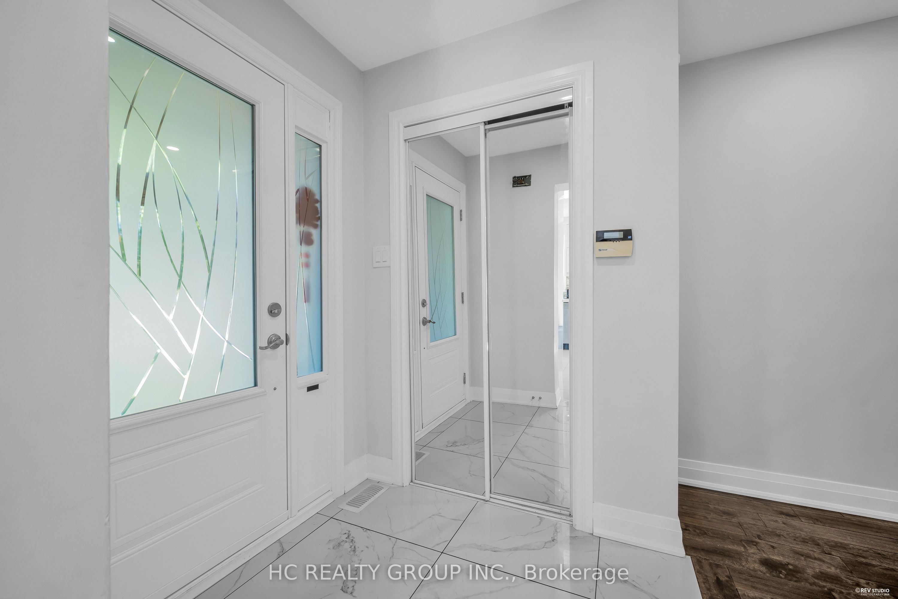 17 Pugsley Avenue, Richmond Hill, ON L4C 8B6 photo 4