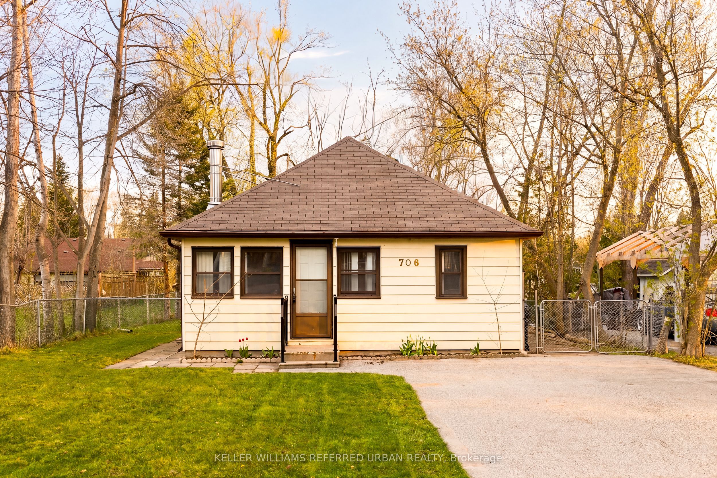 706 Chestnut Street, Innisfil, ON L9S 2H8 photo 2