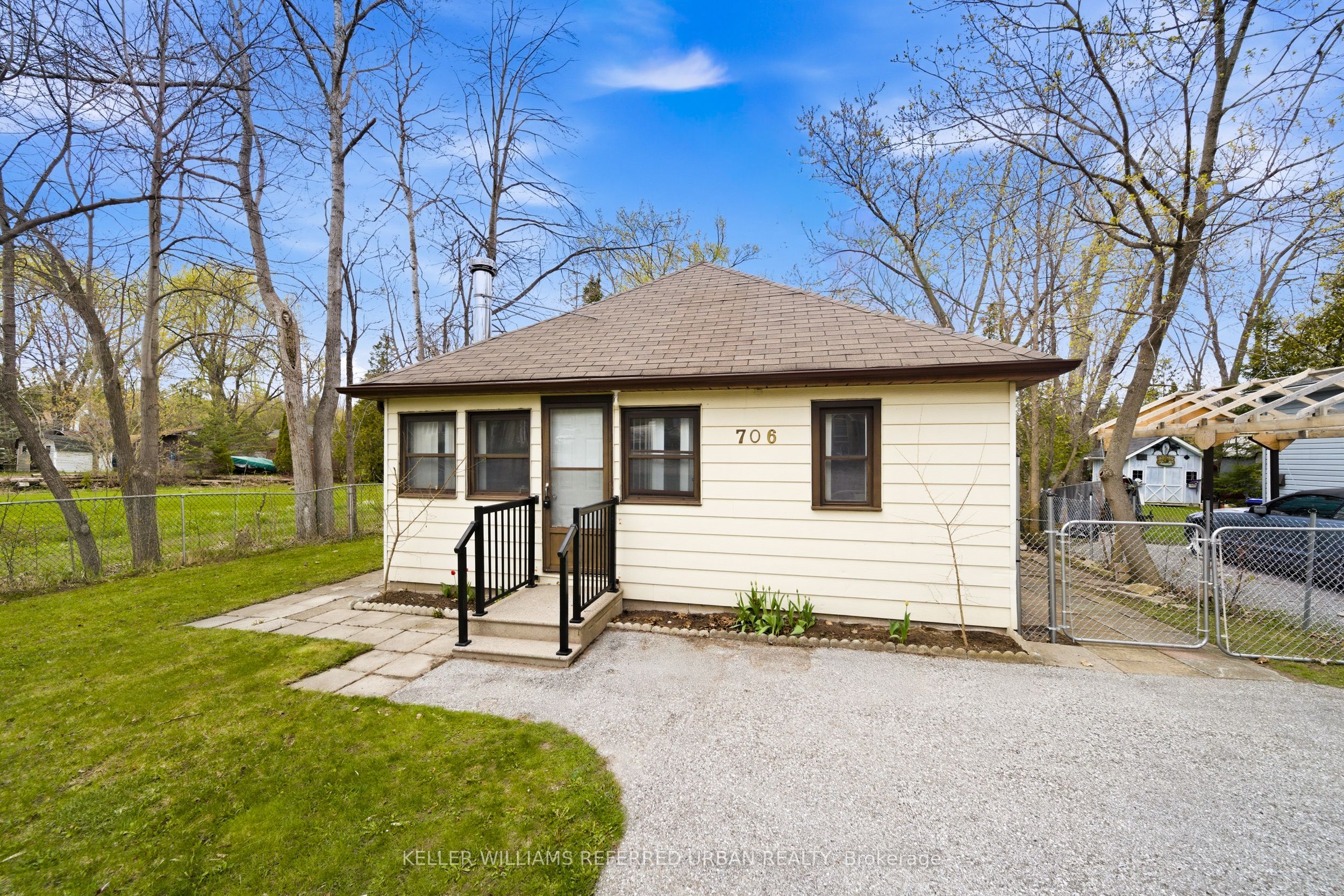 706 Chestnut Street, Innisfil, ON L9S 2H8 photo 3