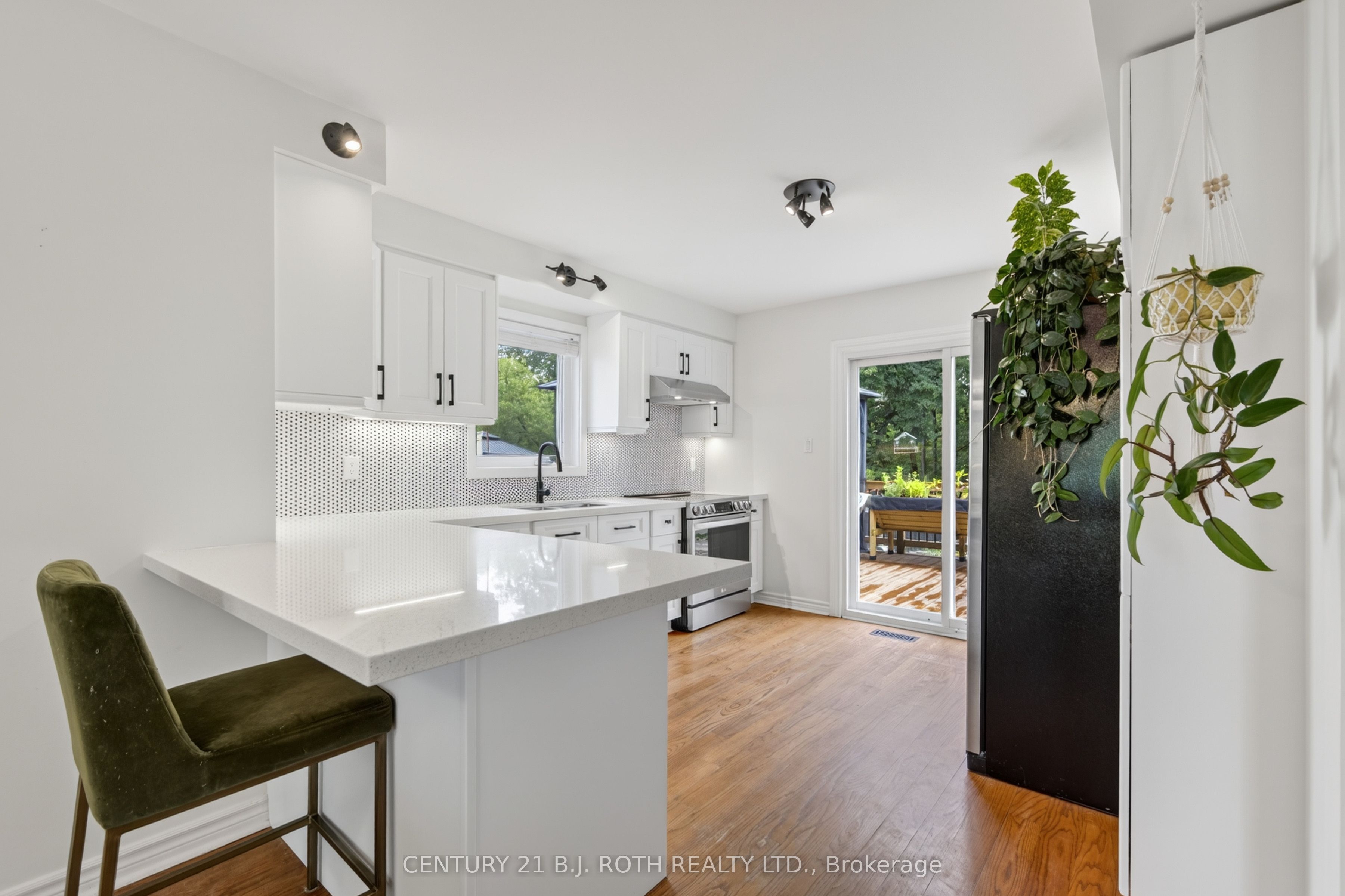 22 Michael Street, Essa, ON L3W 0M4 photo 5