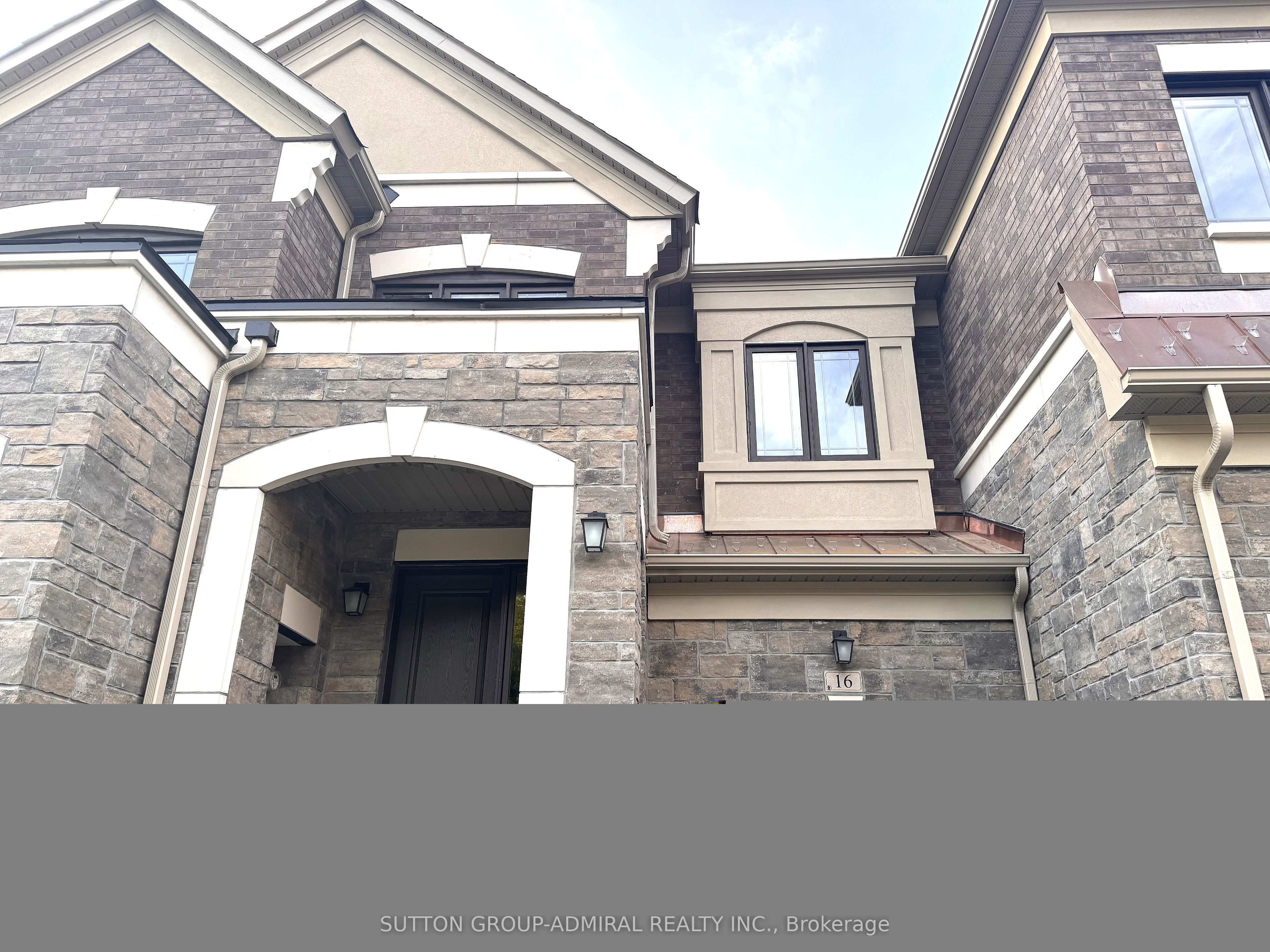 16 Donnacona Drive, Vaughan, ON L4H 5L6