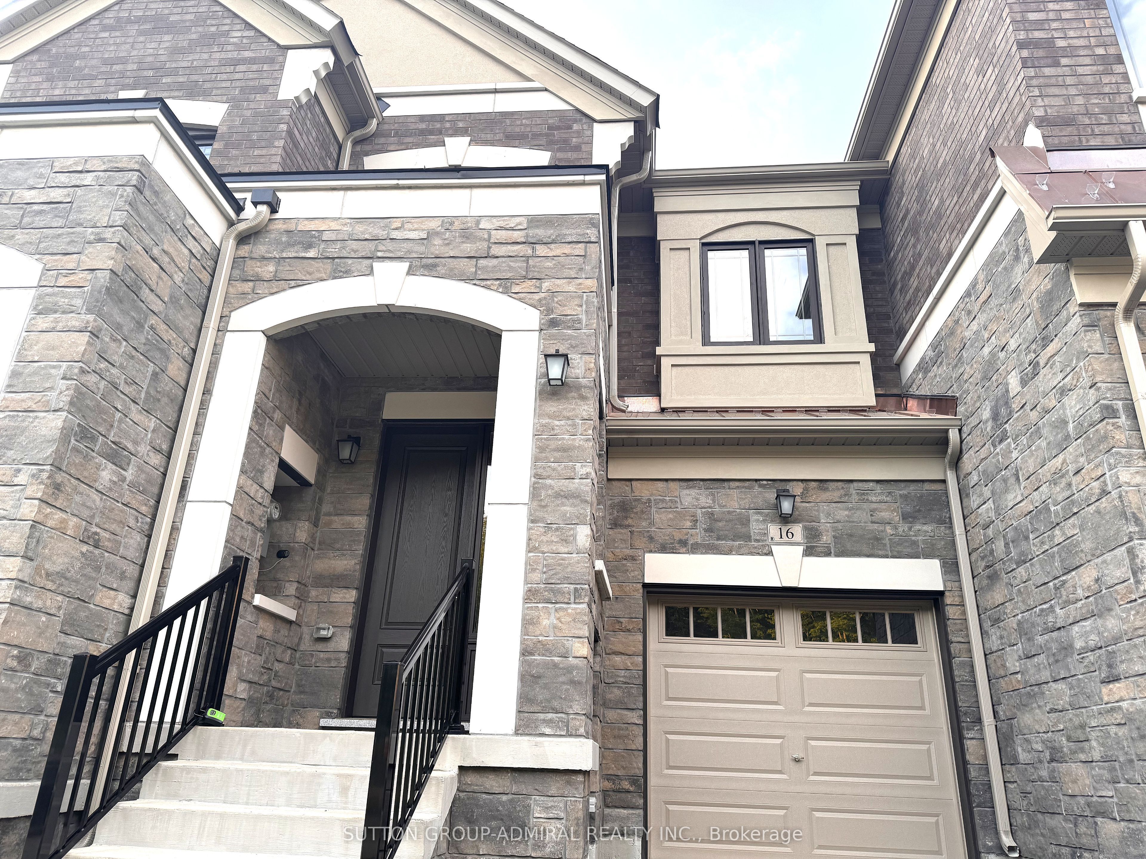 16 Donnacona Drive, Vaughan, ON L4H 5L6 photo 2