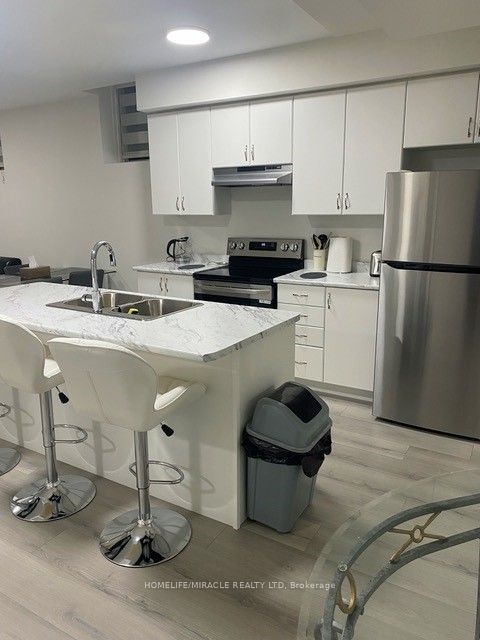 161 Rowe Street, Bradford West Gwillimbury, ON L3Z 4N2 photo 2