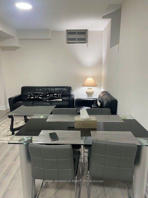 161 Rowe Street, Bradford West Gwillimbury, ON L3Z 4N2 photo 3