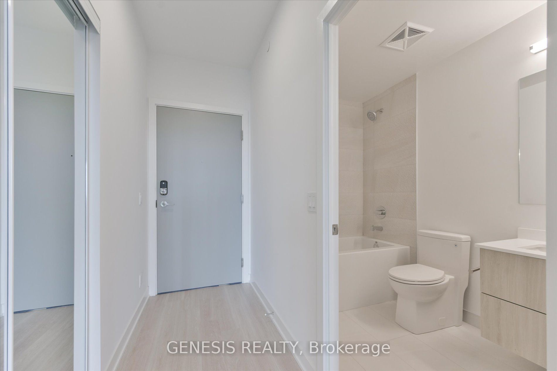 30 Upper Mall Way 2203, Vaughan, ON L4J 0L7 photo 5