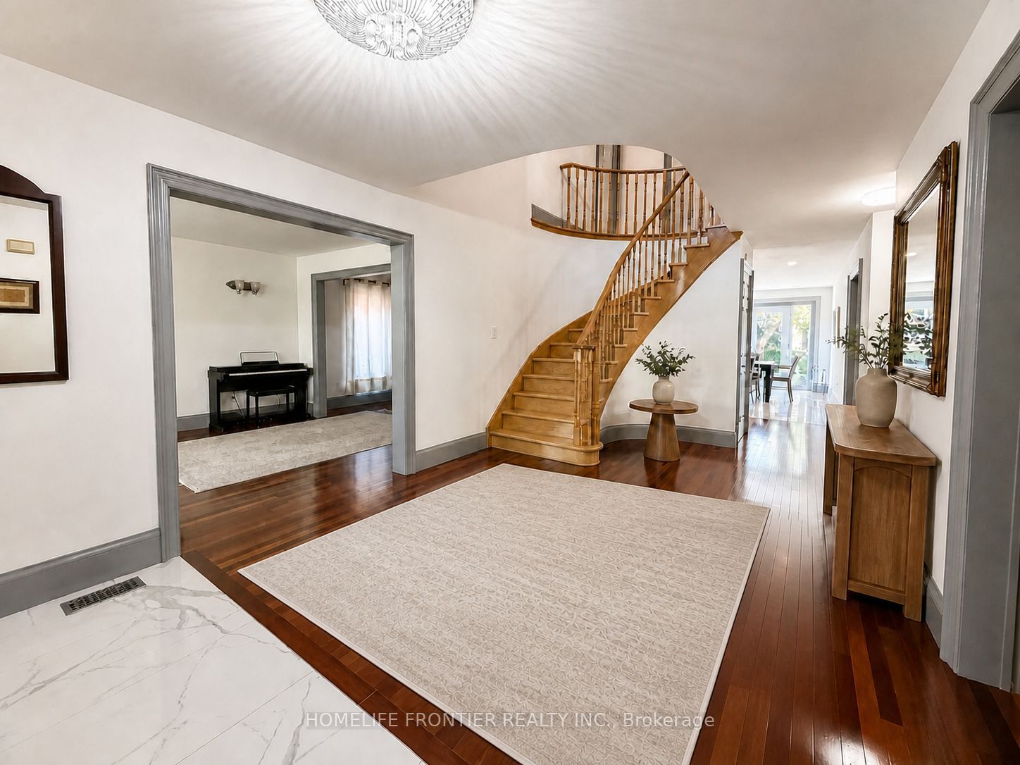 20 Bridewell Crescent, Richmond Hill, ON L4C 9C4 photo 2