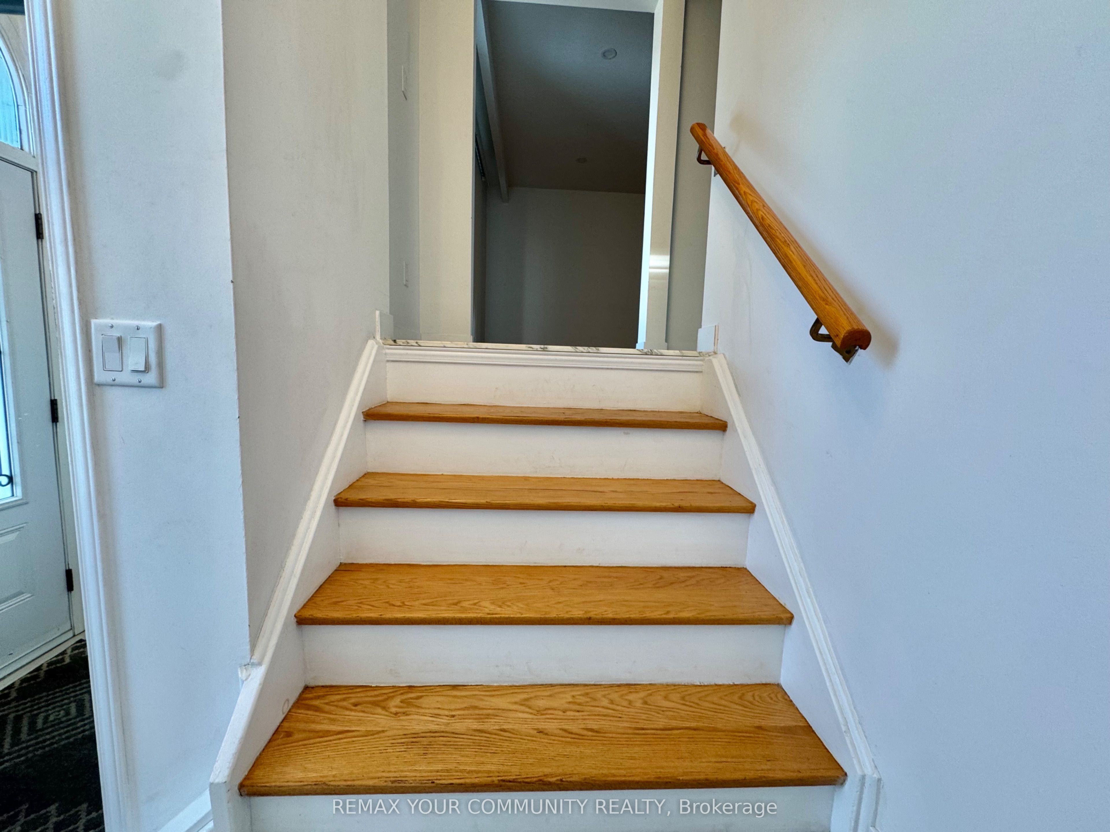 165 Aberdeen Avenue, Vaughan, ON L4L 1C3 photo 2