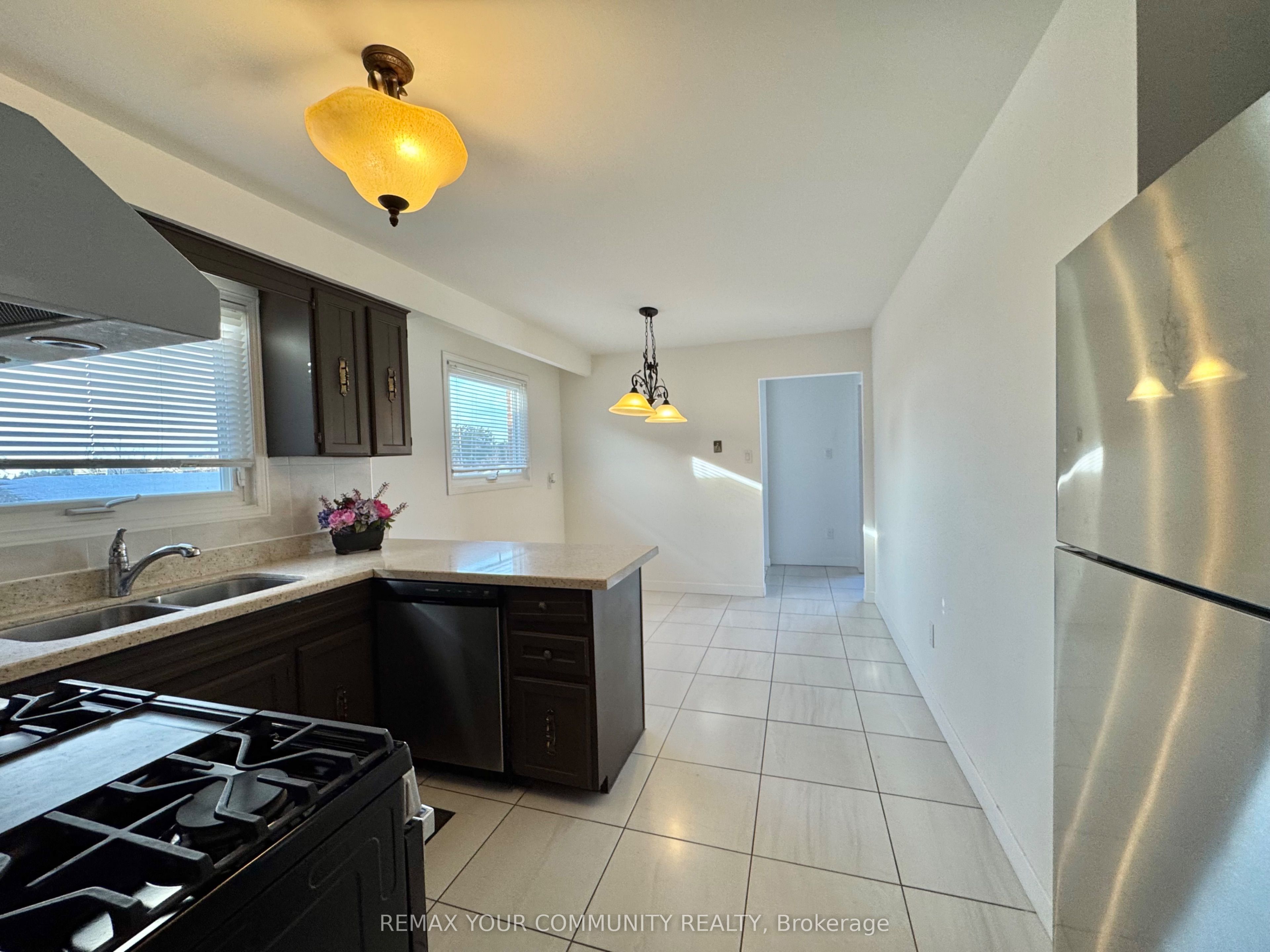 165 Aberdeen Avenue, Vaughan, ON L4L 1C3 photo 4