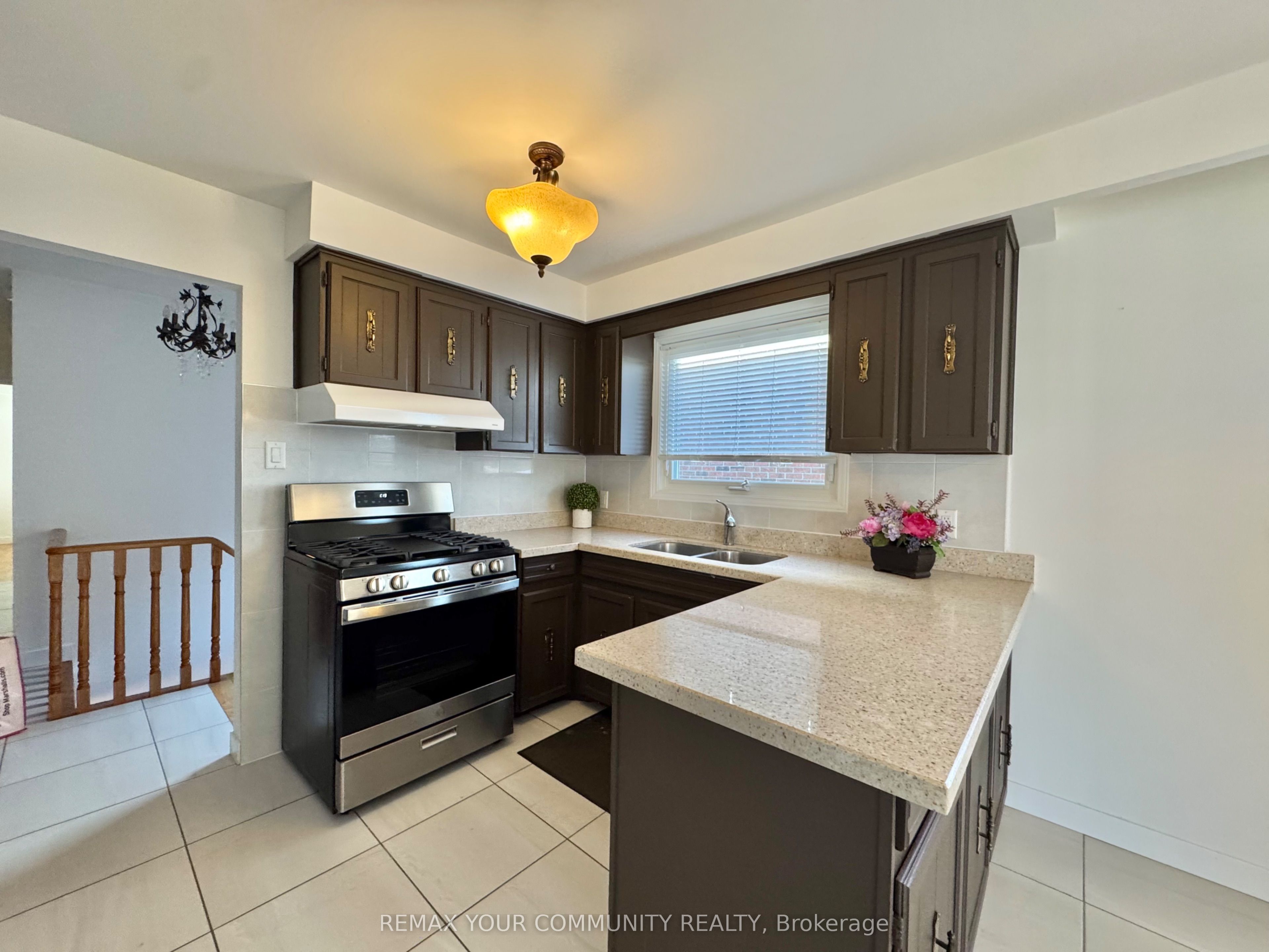 165 Aberdeen Avenue, Vaughan, ON L4L 1C3 photo 5