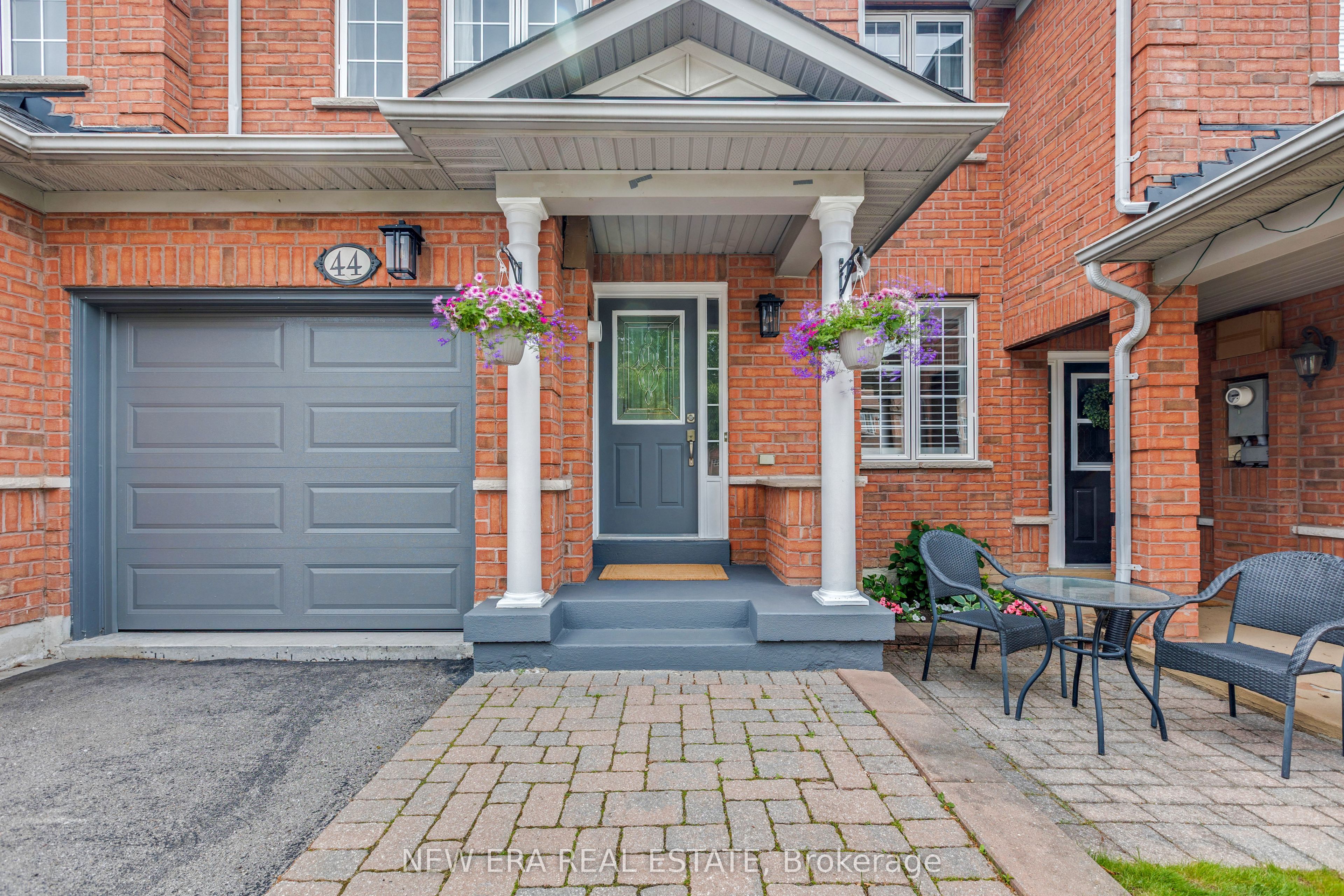 44 Millcliff Circle, Aurora, ON L4G 7N7