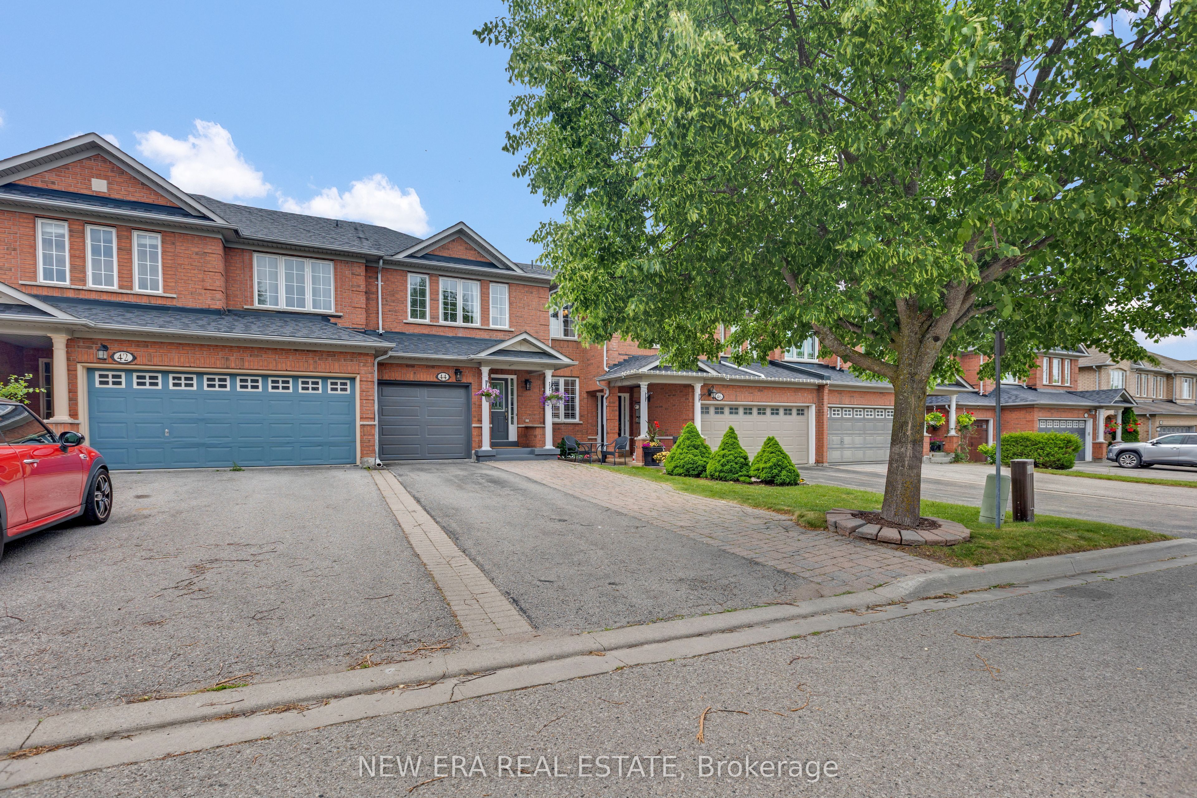 44 Millcliff Circle, Aurora, ON L4G 7N7 photo 2