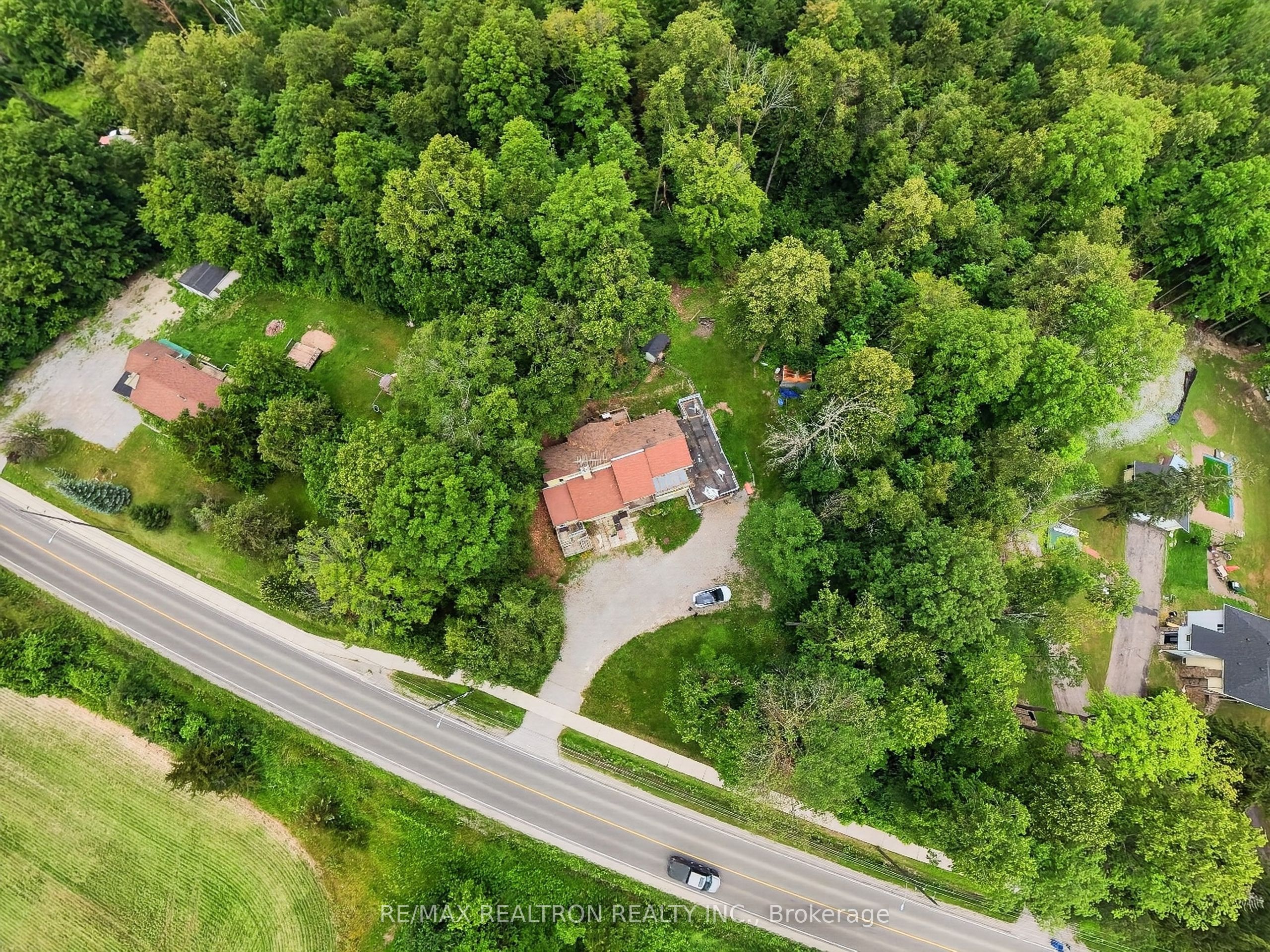 110 Glenwoods Avenue, Georgina, ON L4P 3E9 photo 2