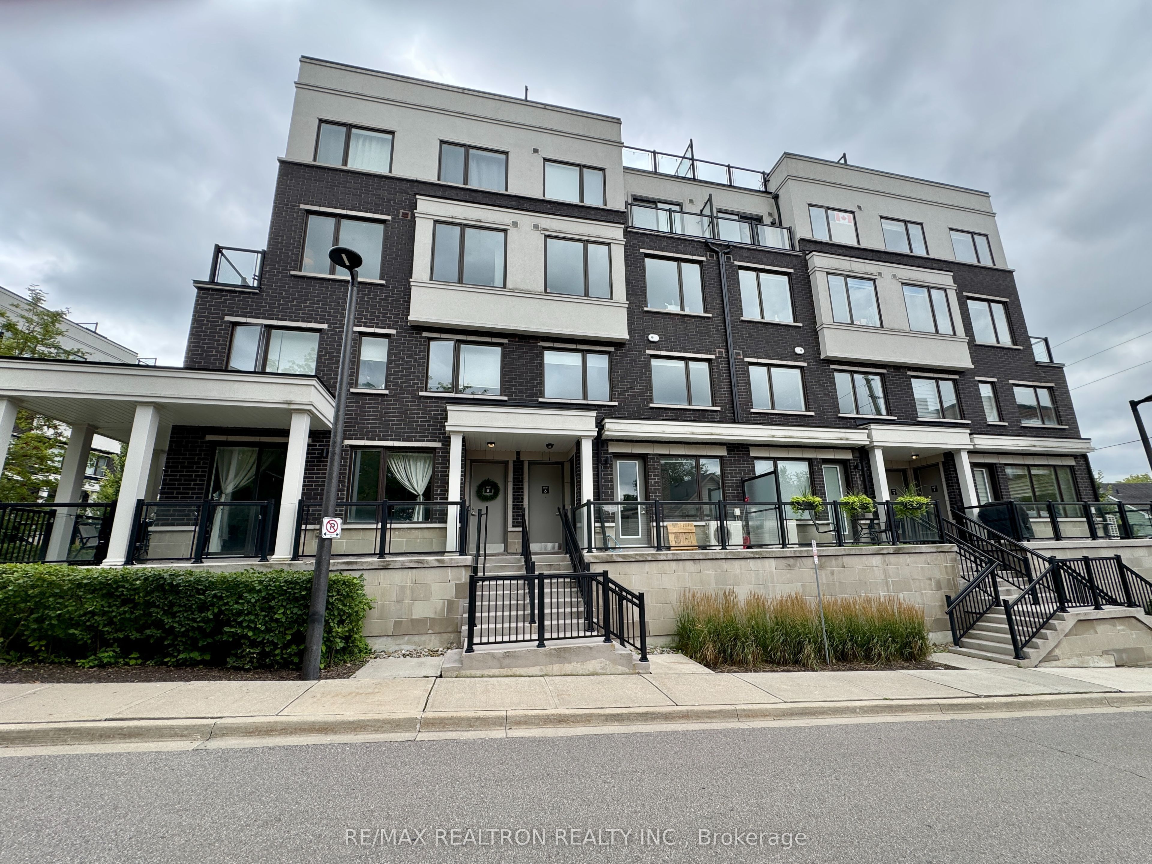 100 Alex Gardner Circle 5, Aurora, ON L4G 3G5 photo 3