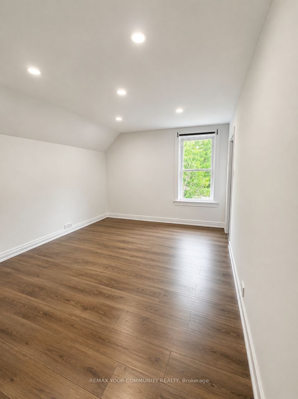 96 GURNETT Street, Aurora, ON L4G 1P6