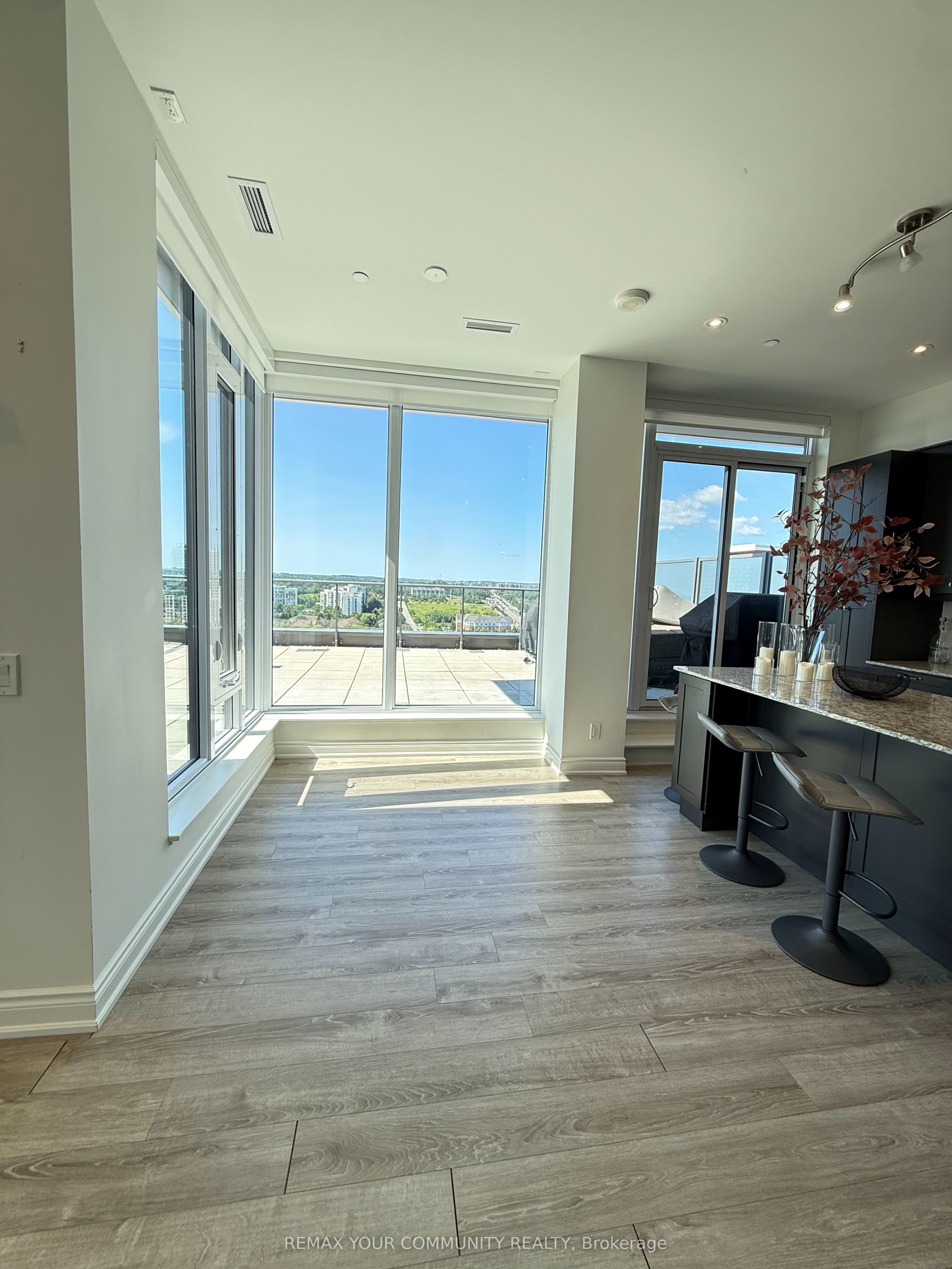 9618 Yonge Street PH 5, Richmond Hill, ON L4C 0X5 photo 3