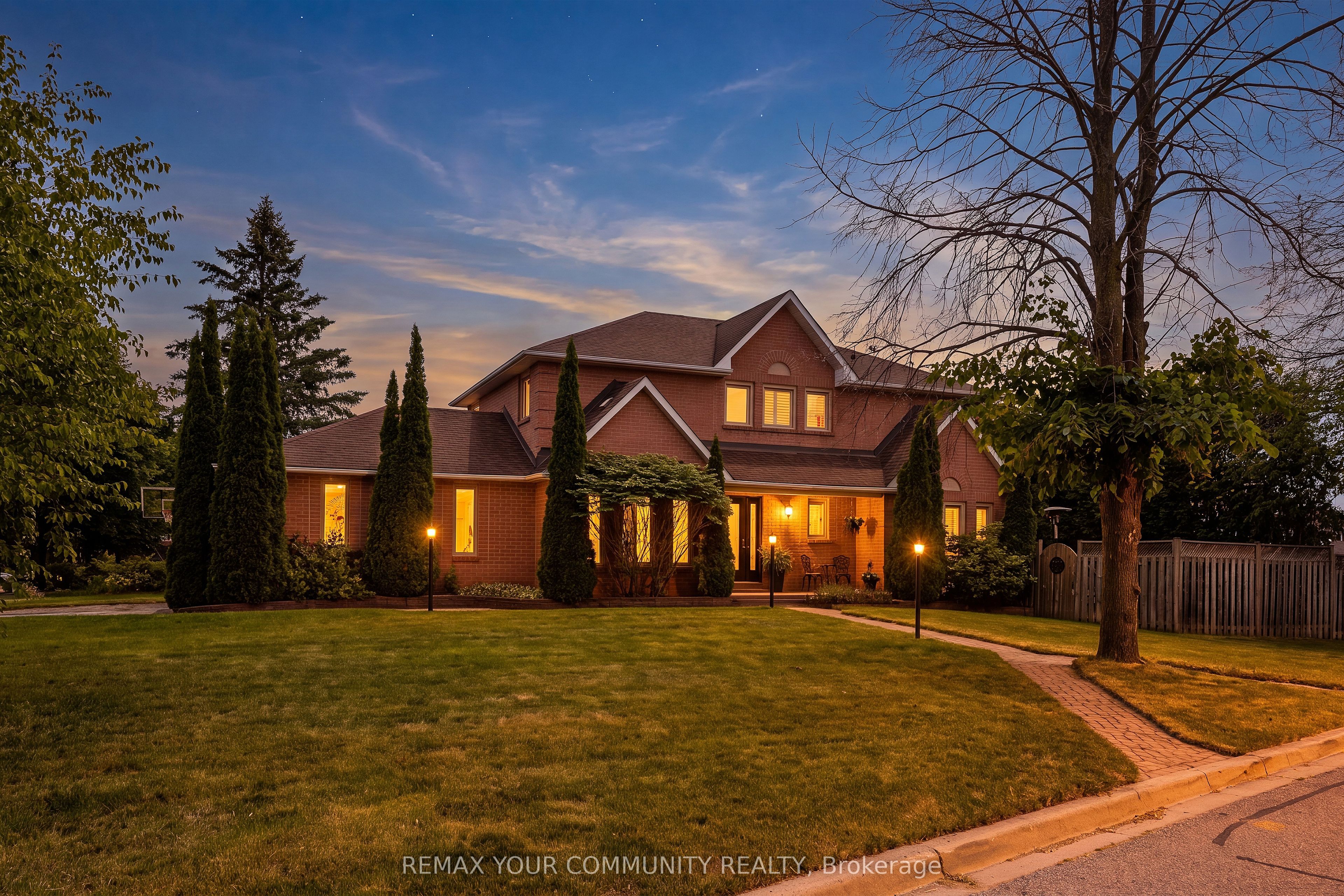 68 Autumn Way, Aurora, ON L4G 4P4