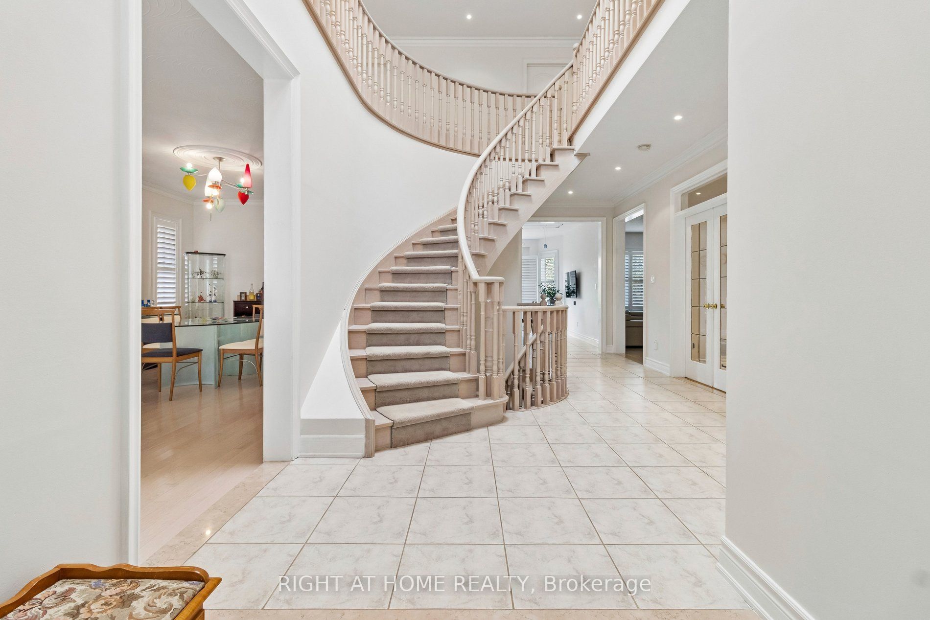 35 Palace Court, Richmond Hill, ON L4B 4C3 photo 2