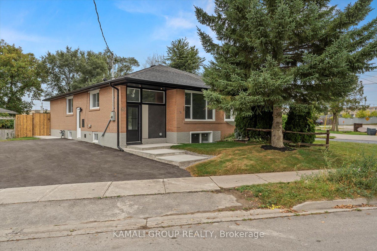 63 Walter Avenue MAIN, Newmarket, ON L3Y 2T4